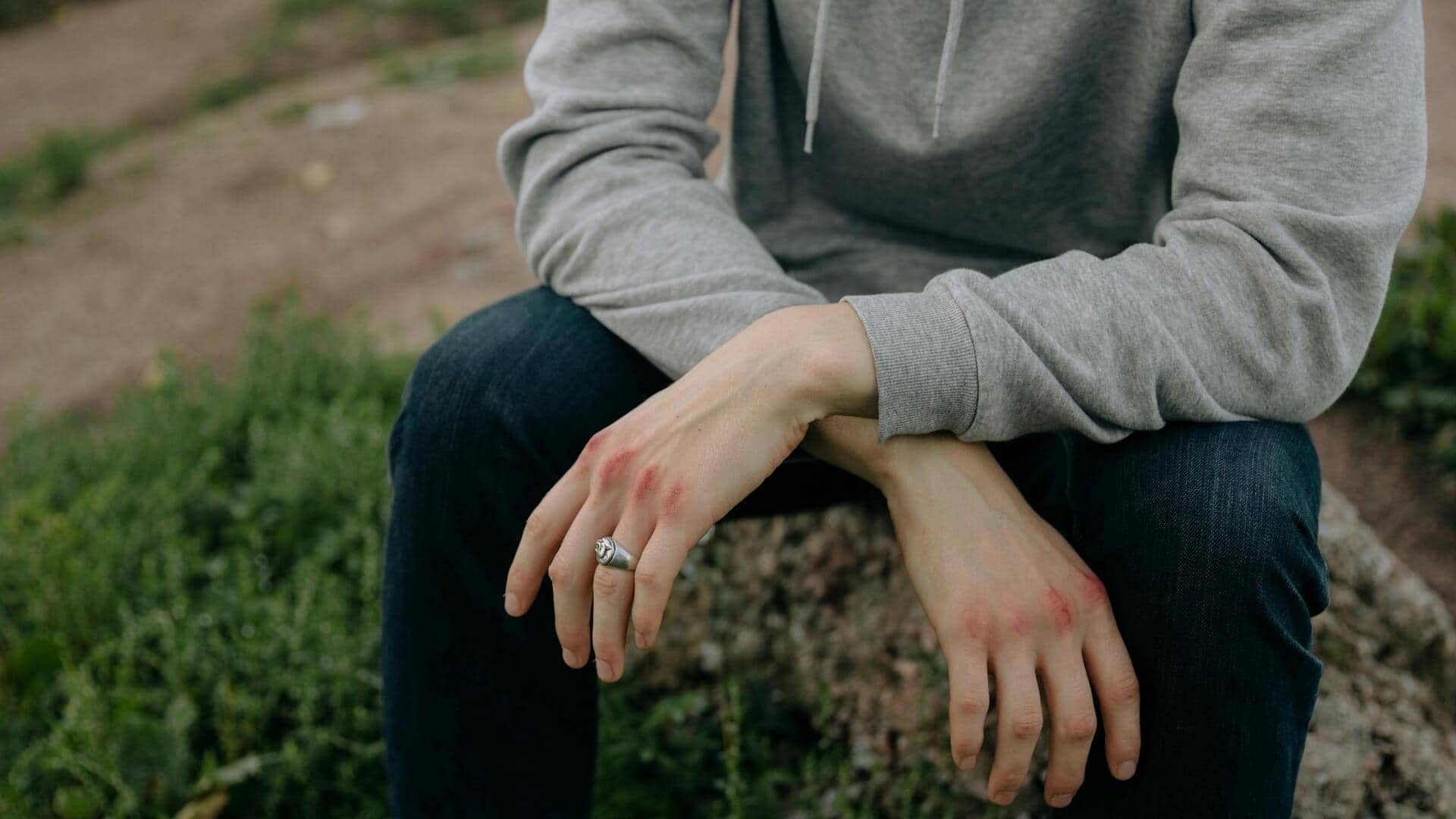 लड़के अपनी जींस को इन 5 तरीकों से कर सकते हैं स्टाइल 