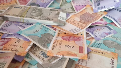 बचत खाते में बड़ी रकम रखना कितना सुरक्षित? यहां समझिए