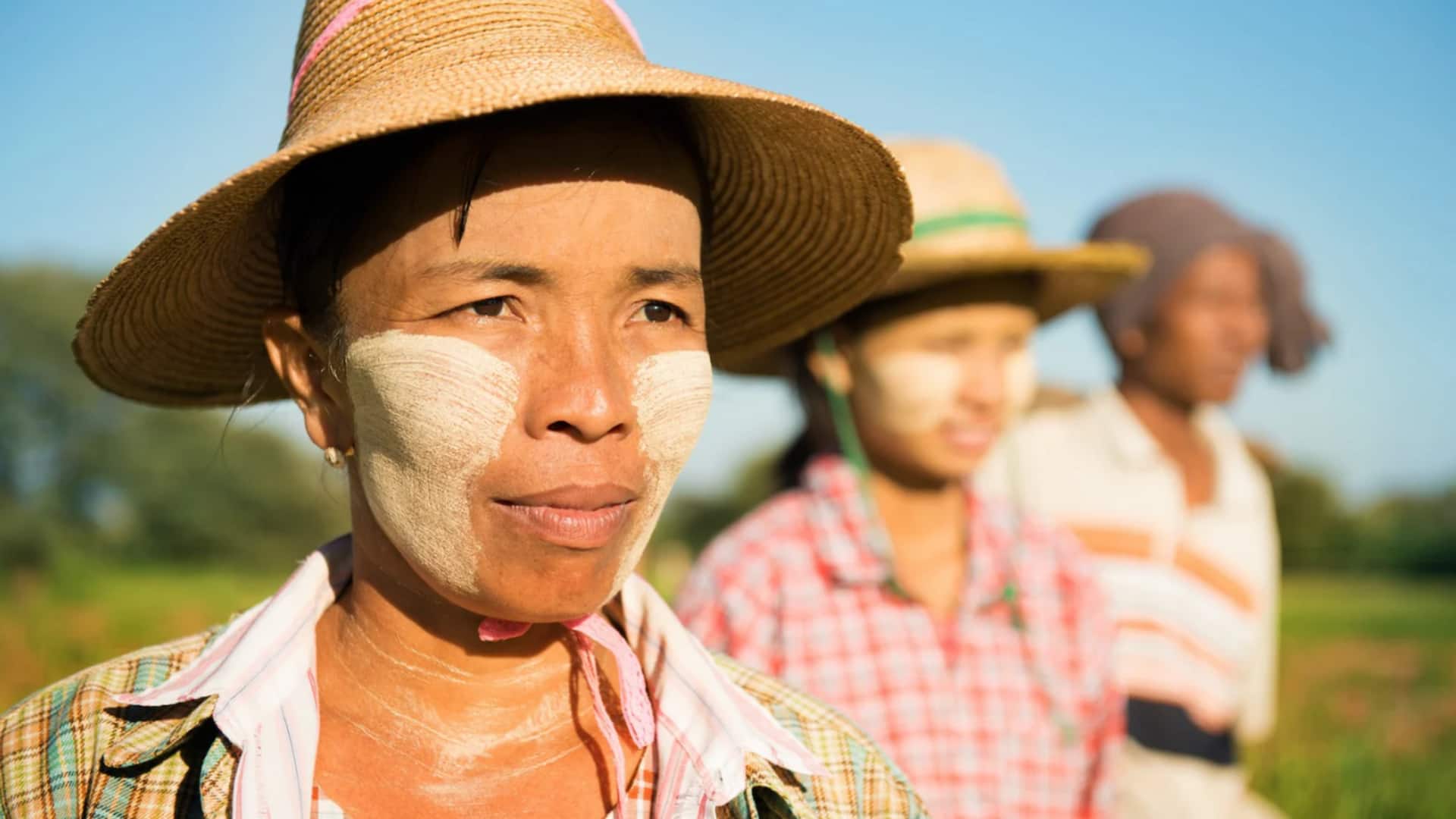 गर्मियों के दौरान दुनियाभर में राहत के लिए अपनाई जाती हैं ये आदतें, आप भी आजमाएं