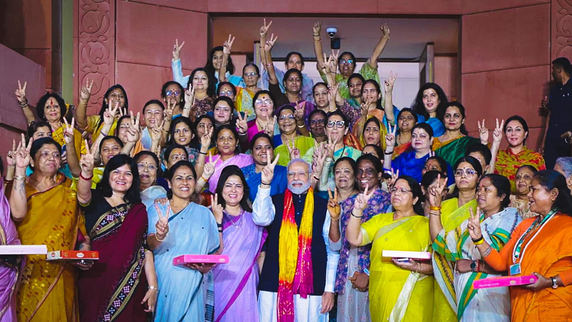 संसद में बहस के बीच केंद्र ने 33 प्रतिशत महिला आरक्षण लागू किया, क्या मिलेगा फायदा?