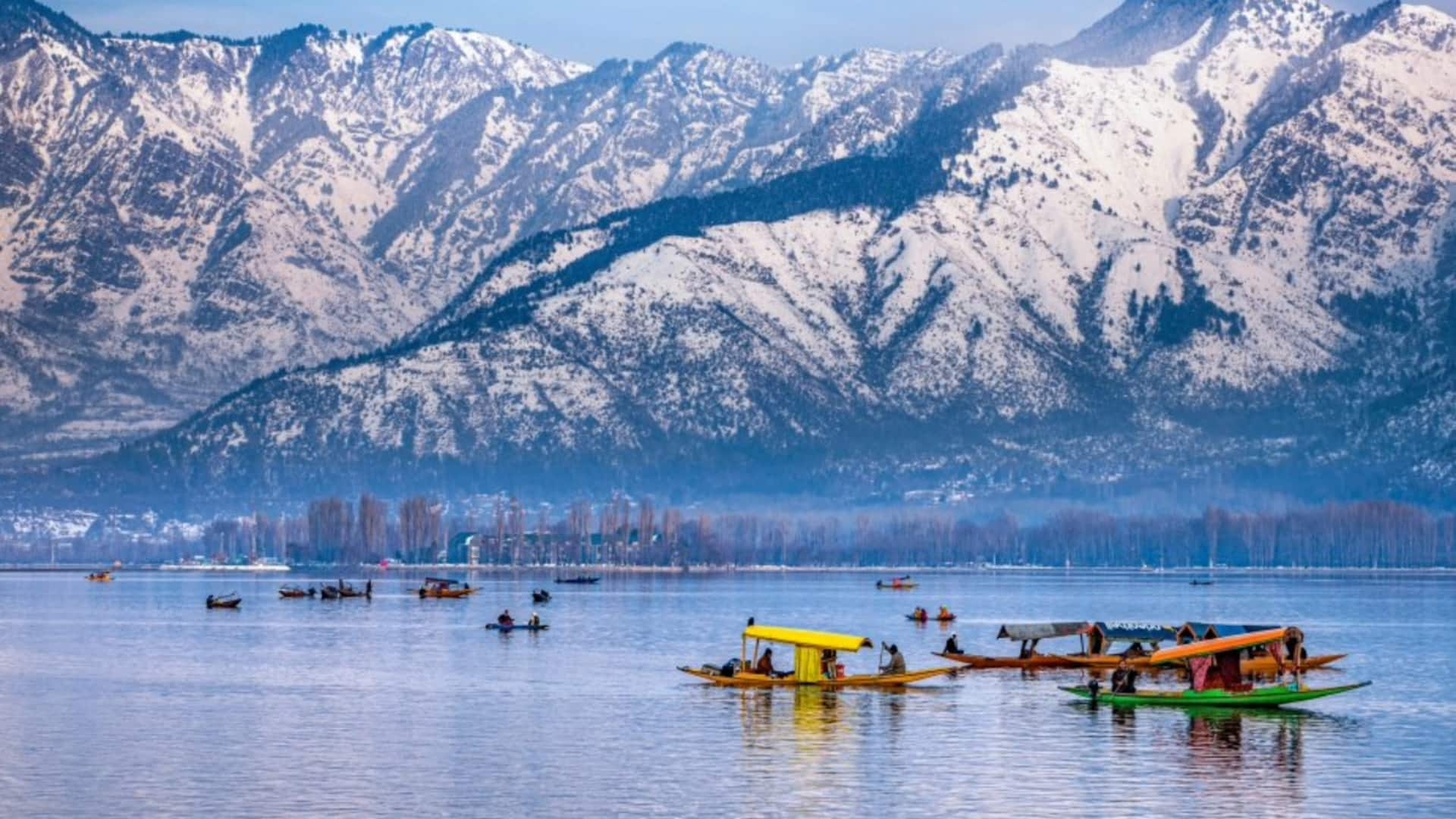 पहलगाम हमले के बाद जम्मू-कश्मीर से पर्यटक नदारद, लोग बोले- इतना सन्नाटा कभी नहीं देखा पहलगाम हमले के बाद जम्मू-कश्मीर से पर्यटक नदारद, लोग बोले- इतना सन्नाटा कभी नहीं देखा