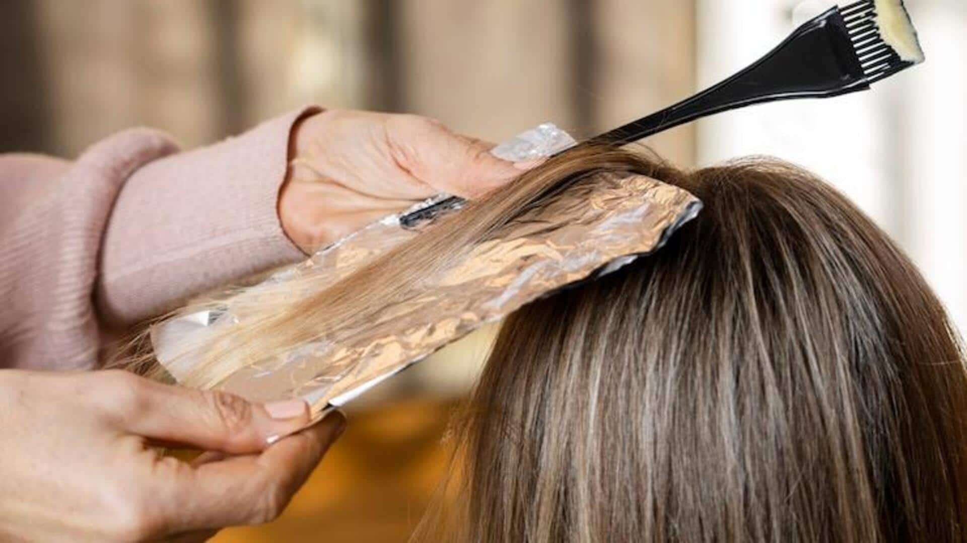 बालों को रंगने के लिए सैलून जा रहे हैं? इन 5 बातों का रखें ध्यान