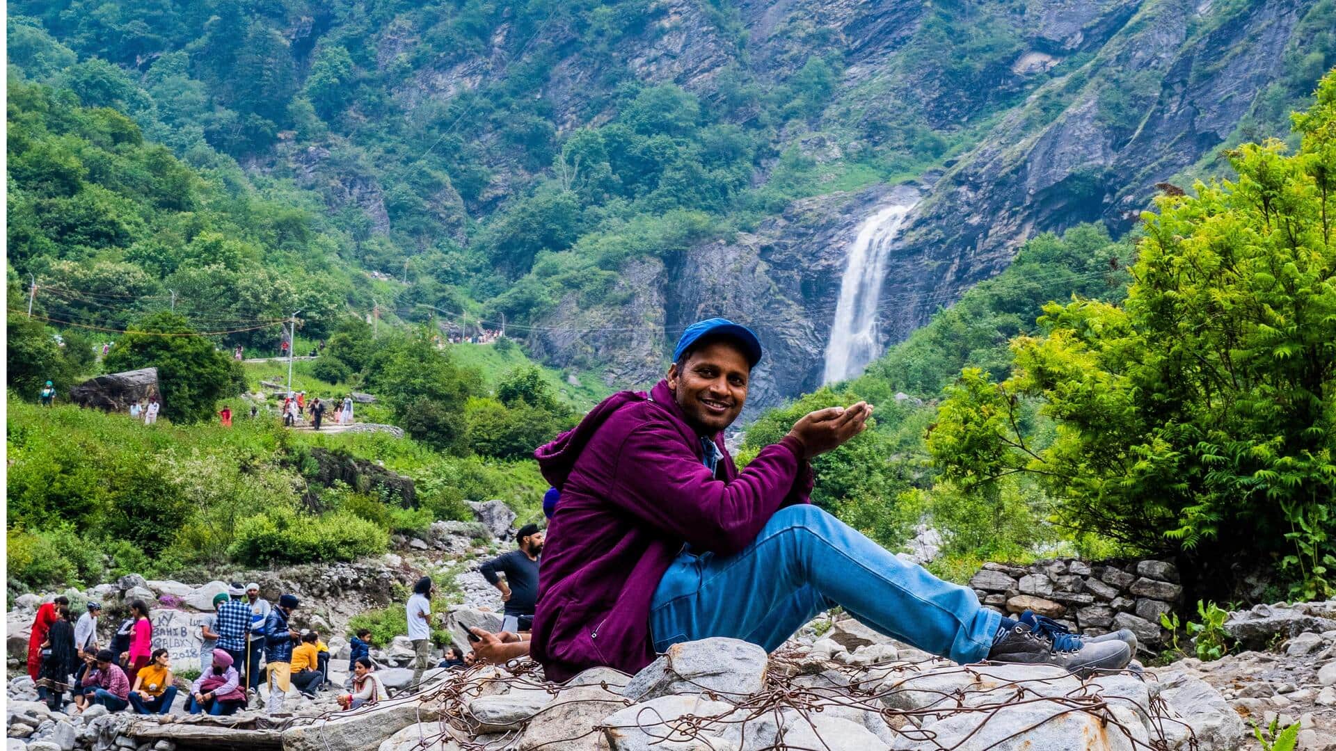 झरने की ट्रेकिंग पर जाने से पहले बैग में रखें ये 5 चीजें, यात्रा होगी आसान