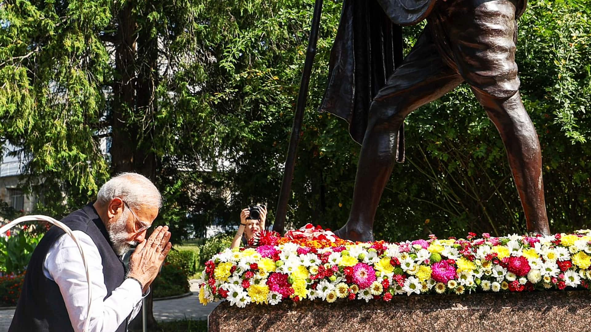 यूक्रेन: कीव के पार्क में क्यों है महात्मा गांधी की मूर्ति? नरेंद्र मोदी ने दी श्रद्धांजलि