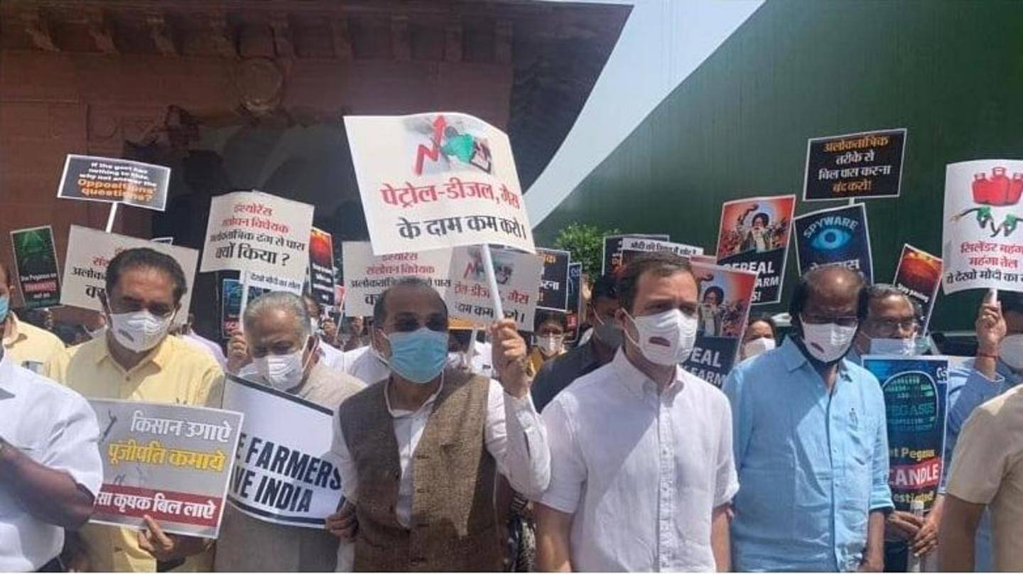 विपक्ष ने मार्च निकालकर जताया विरोध विपक्ष ने मार्च निकालकर जताया विरोध