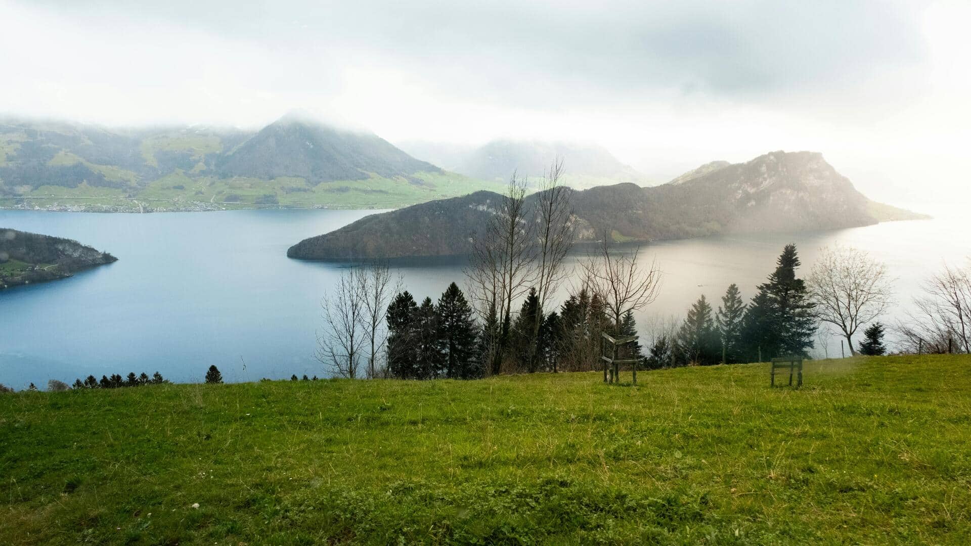 प्राकृतिक सुंदरता के साथ शांति का अनुभव करना चाहते हैं? स्विट्जरलैंड की इन ट्रेल्स पर जाएं