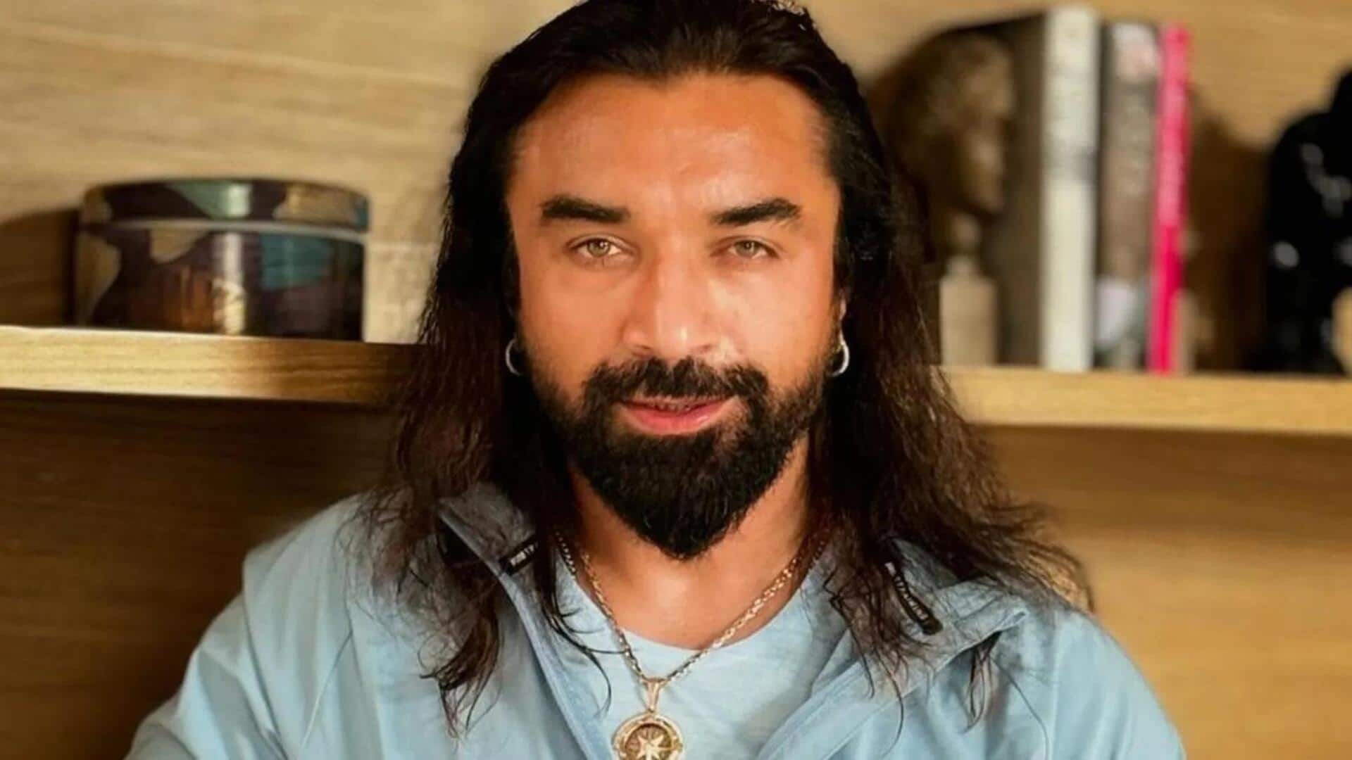 एजाज खान को लेकर महिला इन्फ्लुएंसर का बड़ा दावा, कॉफी या वाइन पीने का दिया न्यौता