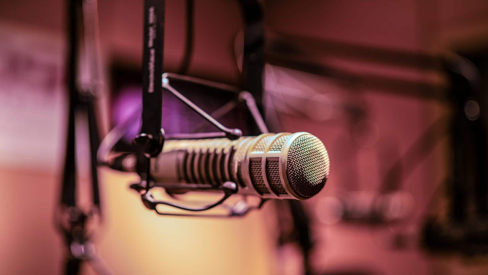 शानदार वॉयसओवर बनाने के लिए इन AI टूल्स का करें उपयोग