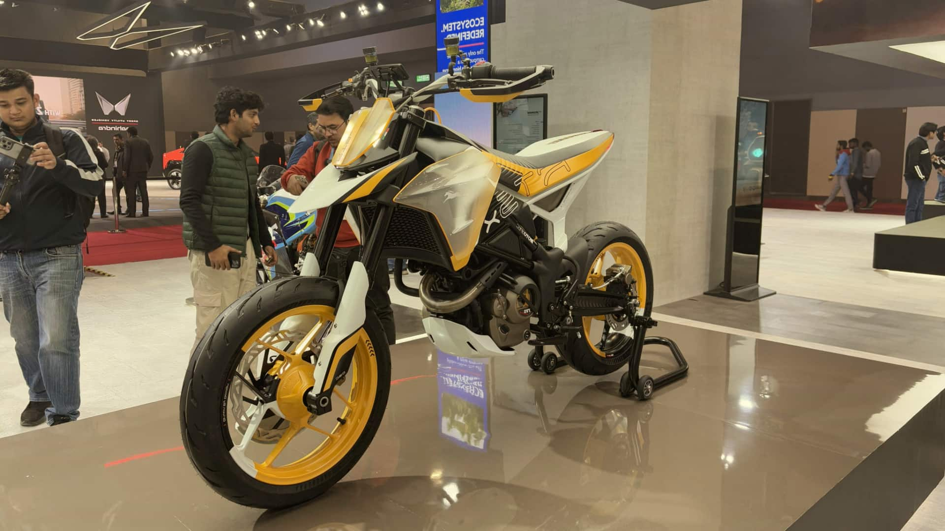 TVS RTS X सुपरमोटो बाइक के लुक की मिली झलक, जानिए कैसा होगा 