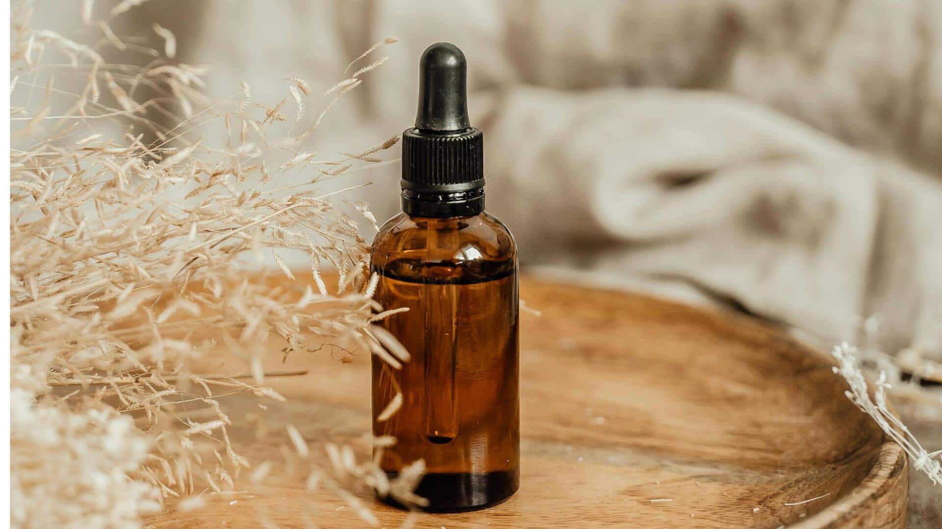 तेजी से बालों को बढ़ाने के लिए कैस्टर ऑयल में मिलाएं ये 5 तेल