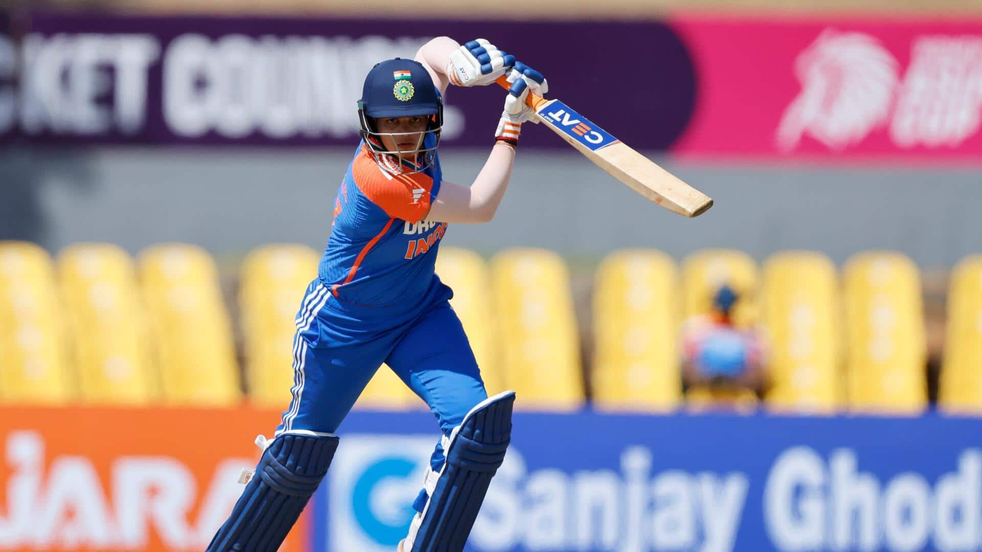 वनडे विश्व कप 2025: प्रतिका रावल की जगह पर शफाली वर्मा को टीम में किया शामिल  वनडे विश्व कप 2025: प्रतिका रावल की जगह पर शफाली वर्मा को टीम में किया शामिल