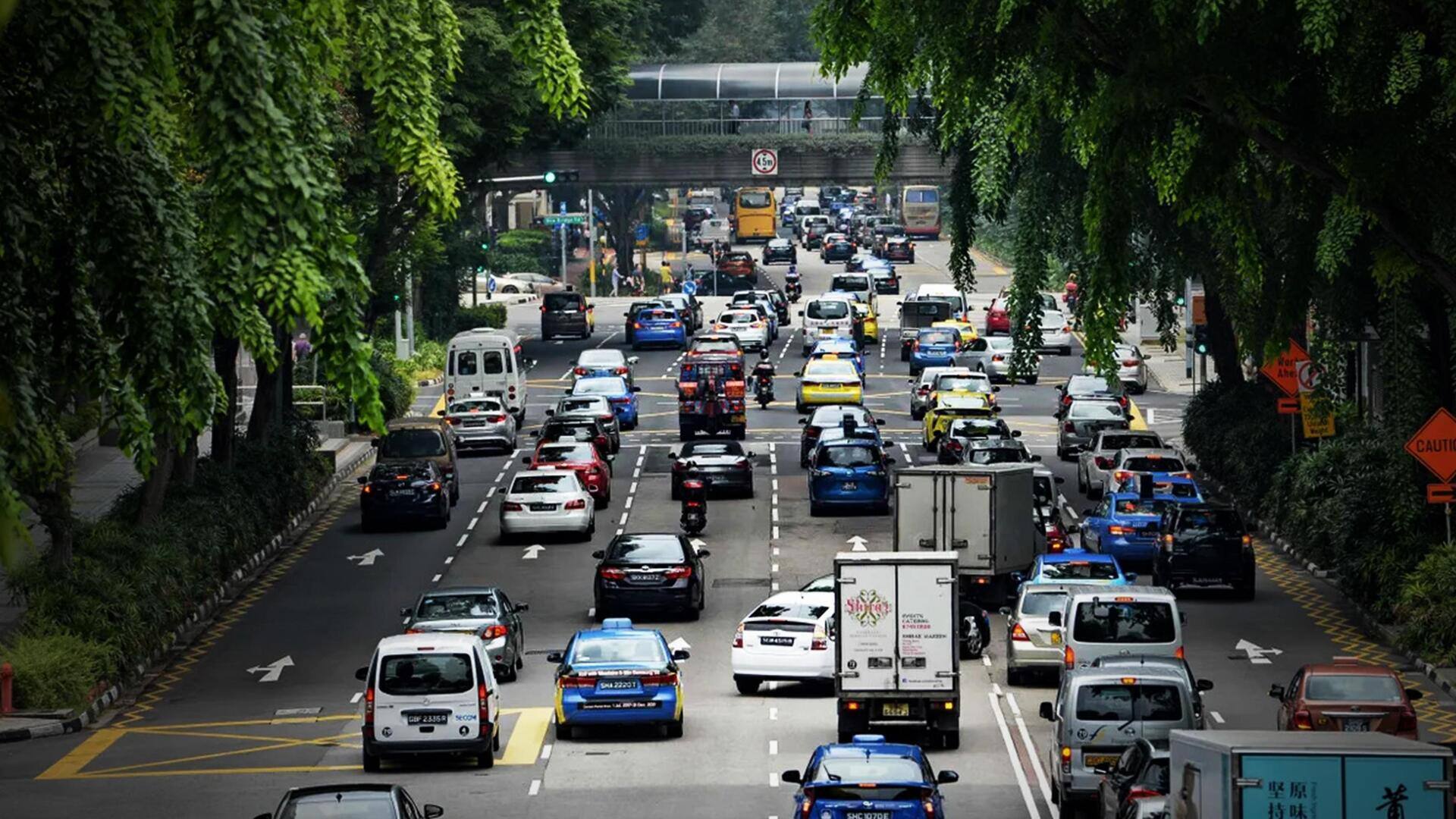 सिंगापुर: लोगों की पहुंच से बाहर हुई कार, केवल प्रमाणपत्र की कीमत 88 लाख रुपये 