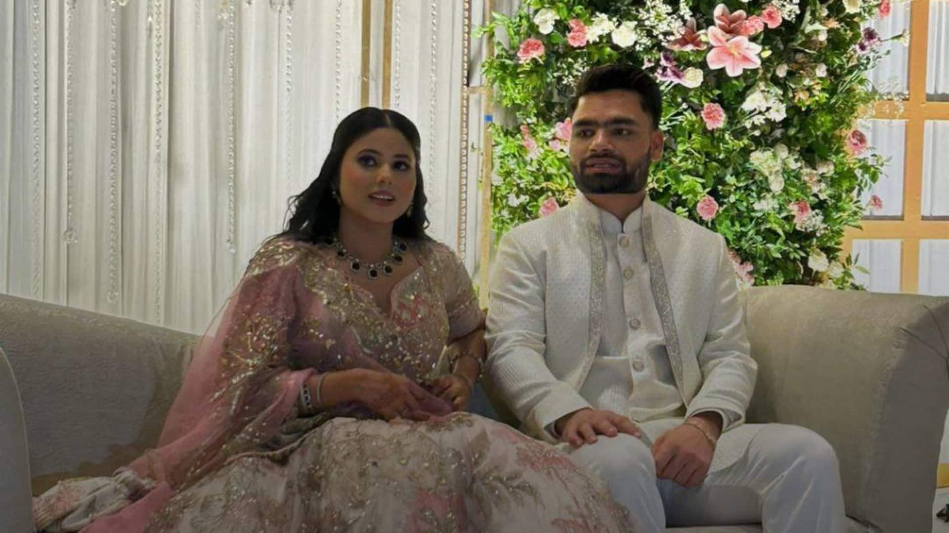 क्रिकेटर रिंकू सिंह ने सांसद प्रिया सरोज से की सगाई, सामने आया वीडियो क्रिकेटर रिंकू सिंह ने सांसद प्रिया सरोज से की सगाई, सामने आया वीडियो