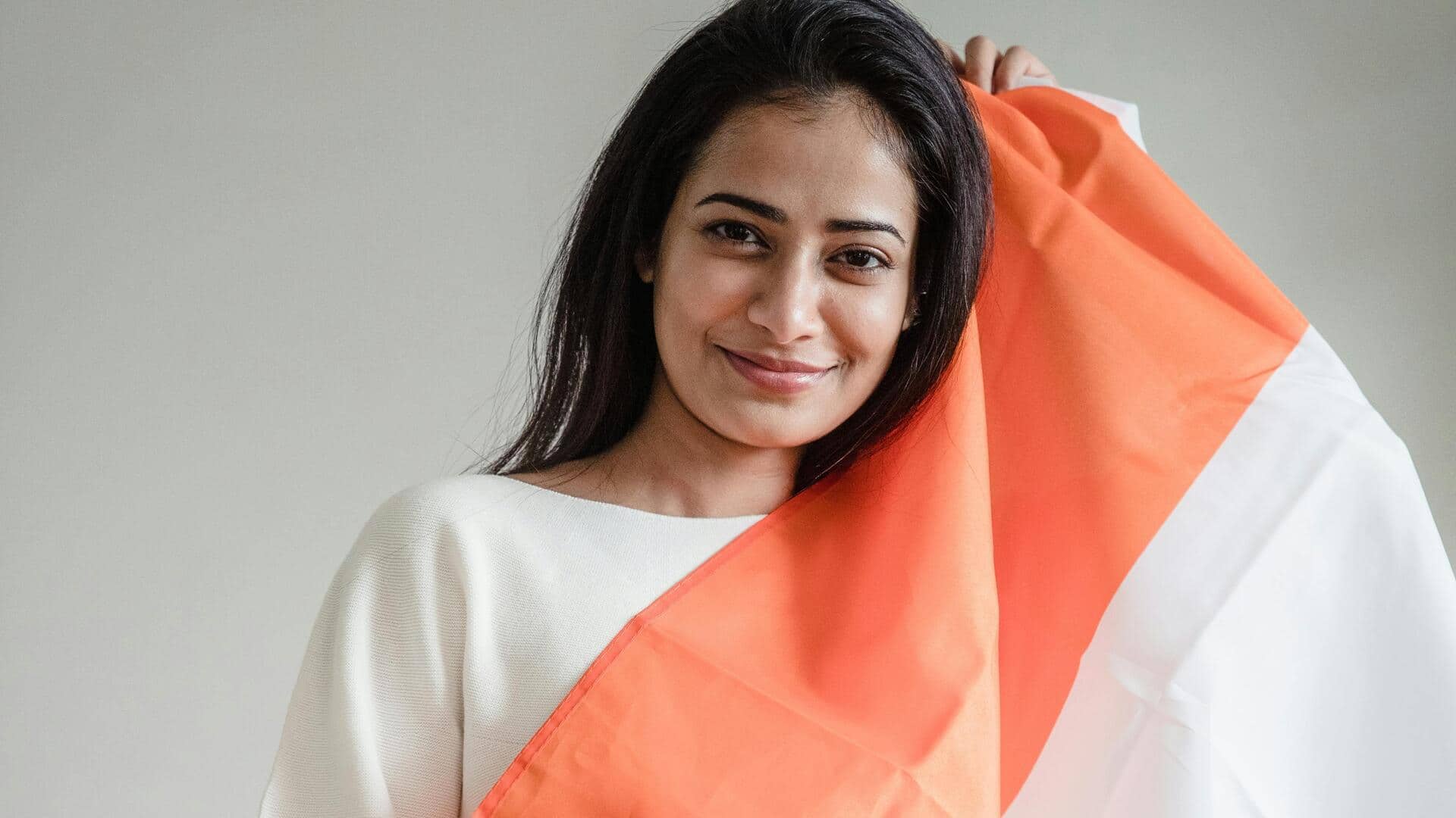 गणतंत्र दिवस पर ऑफिस के लिए महिलाएं चुन सकती हैं ये कपड़े