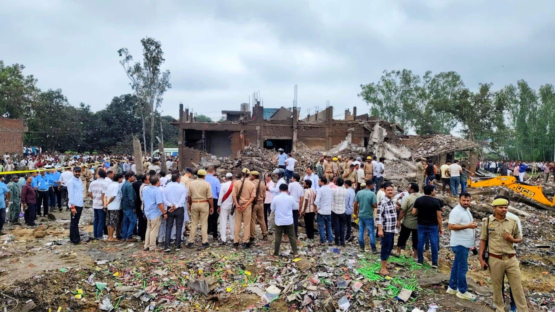 उत्तर प्रदेश: प्रयागराज वायुसेना अड्डे के पास पटाखा फैक्ट्री में भीषण विस्फोट, 8 की मौत