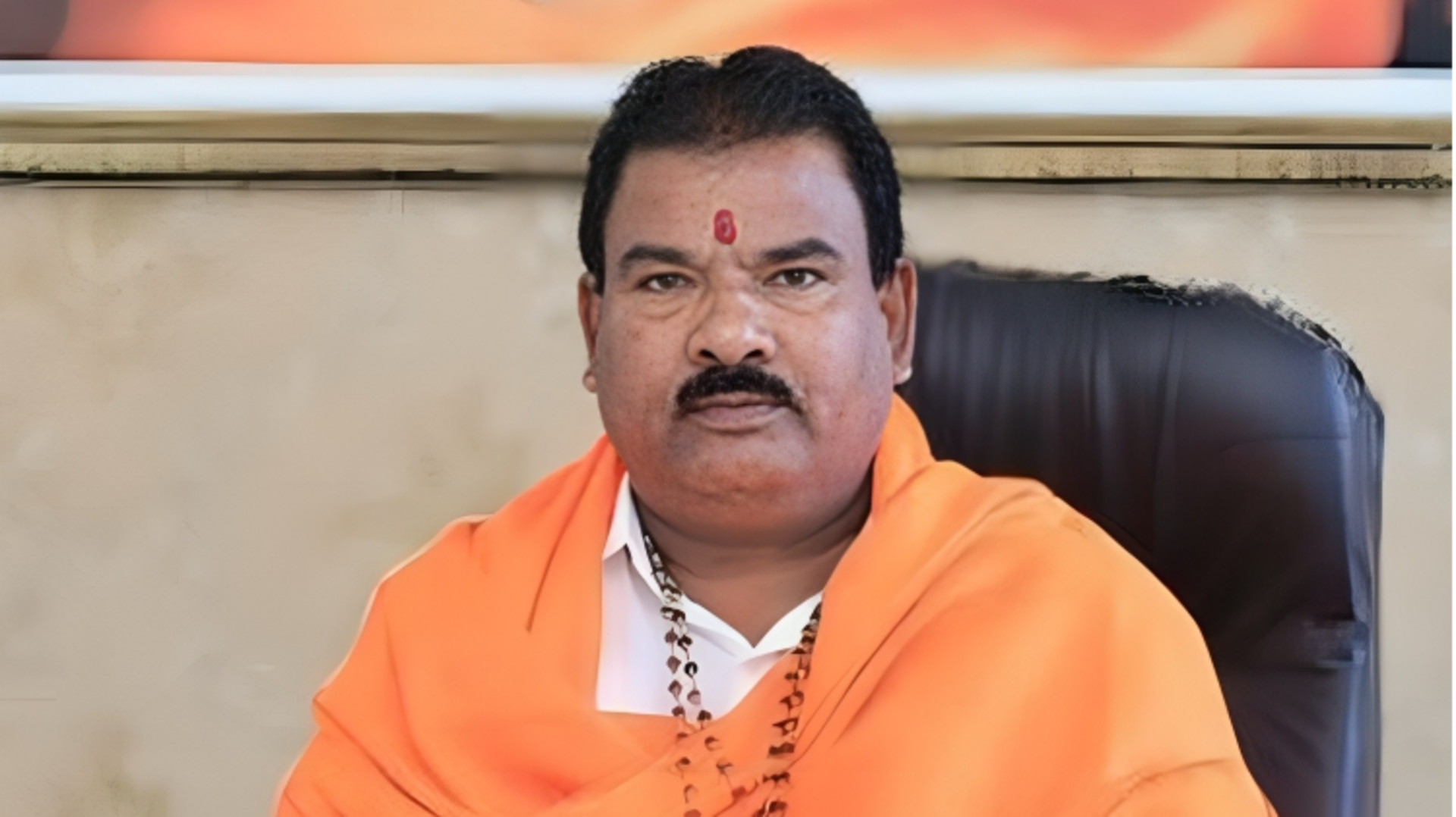 कैंटीन कर्मचारी को थप्पड़ और घूसा मारने वाले शिवसेना विधायक संजय गायकवाड़ के खिलाफ मामला दर्ज कैंटीन कर्मचारी को थप्पड़ और घूसा मारने वाले शिवसेना विधायक संजय गायकवाड़ के खिलाफ मामला दर्ज