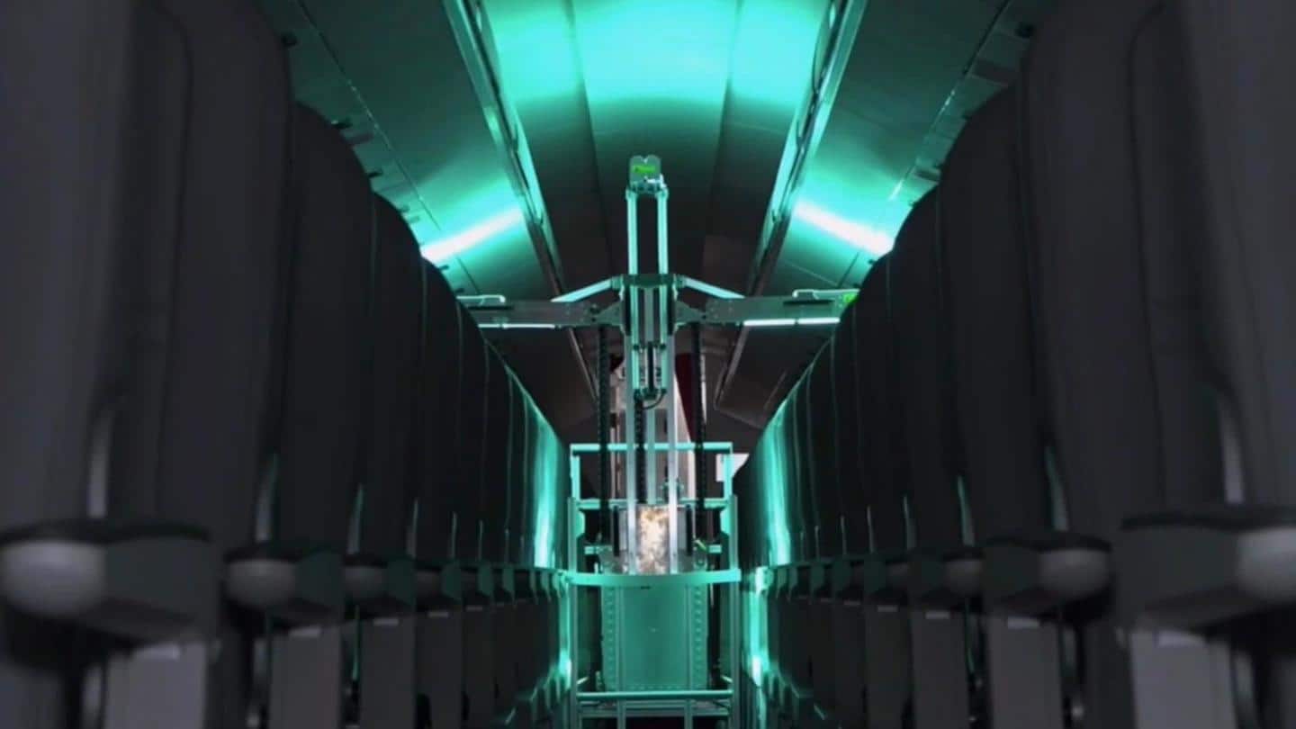 UV लाइट की मदद से यात्री विमानों को संक्रमण मुक्त कर रहे हैं रोबोट