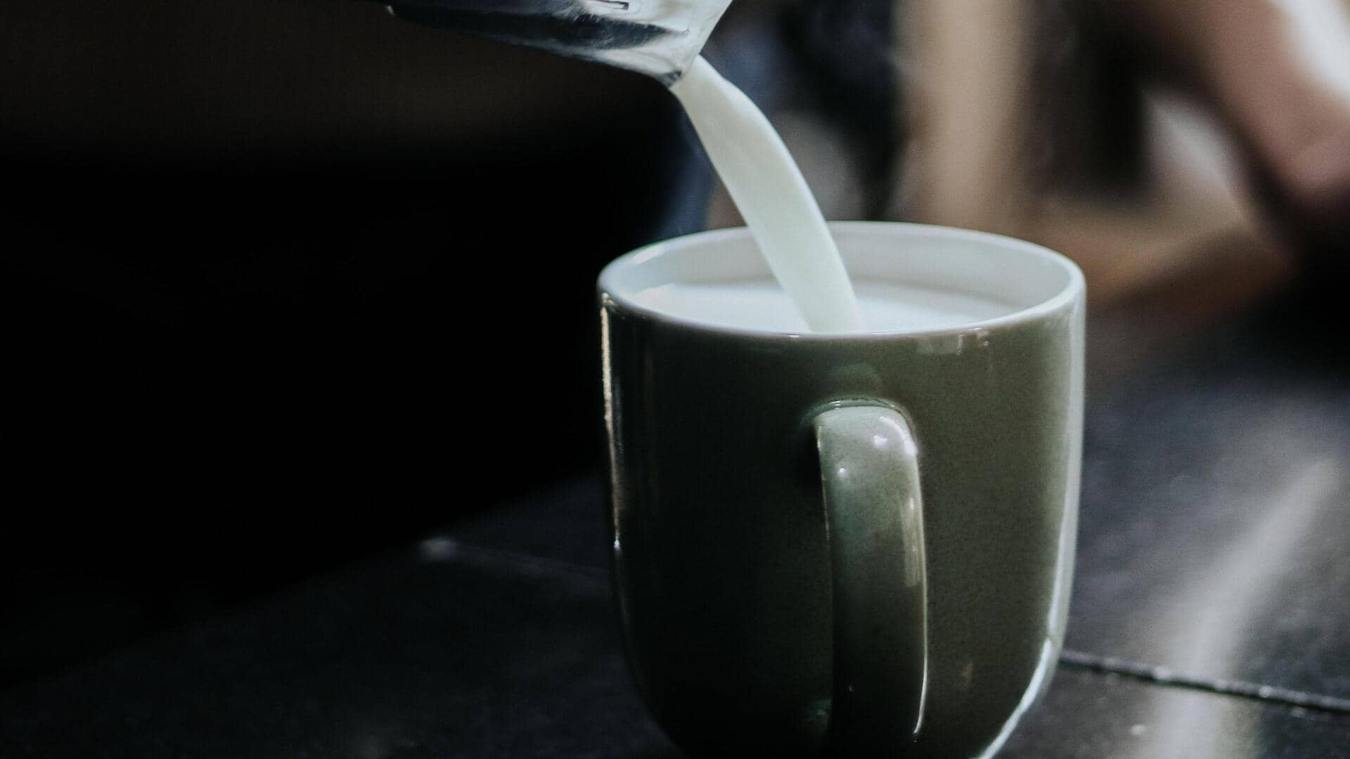 सोने से पहले गर्म दूध पीने से मिल सकते हैं ये 5 फायदे
