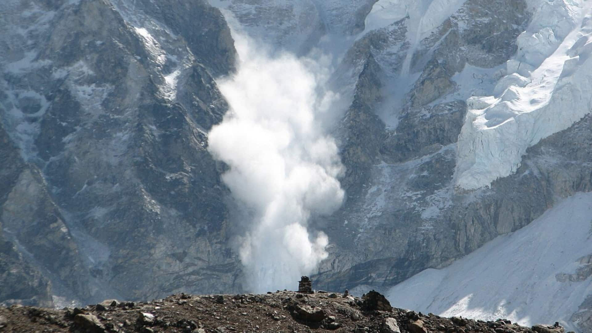 उत्तराखंड: चमोली में ग्लेशियर टूटने से भारी तबाही; 57 लोग दबे, 16 को बचाया गया