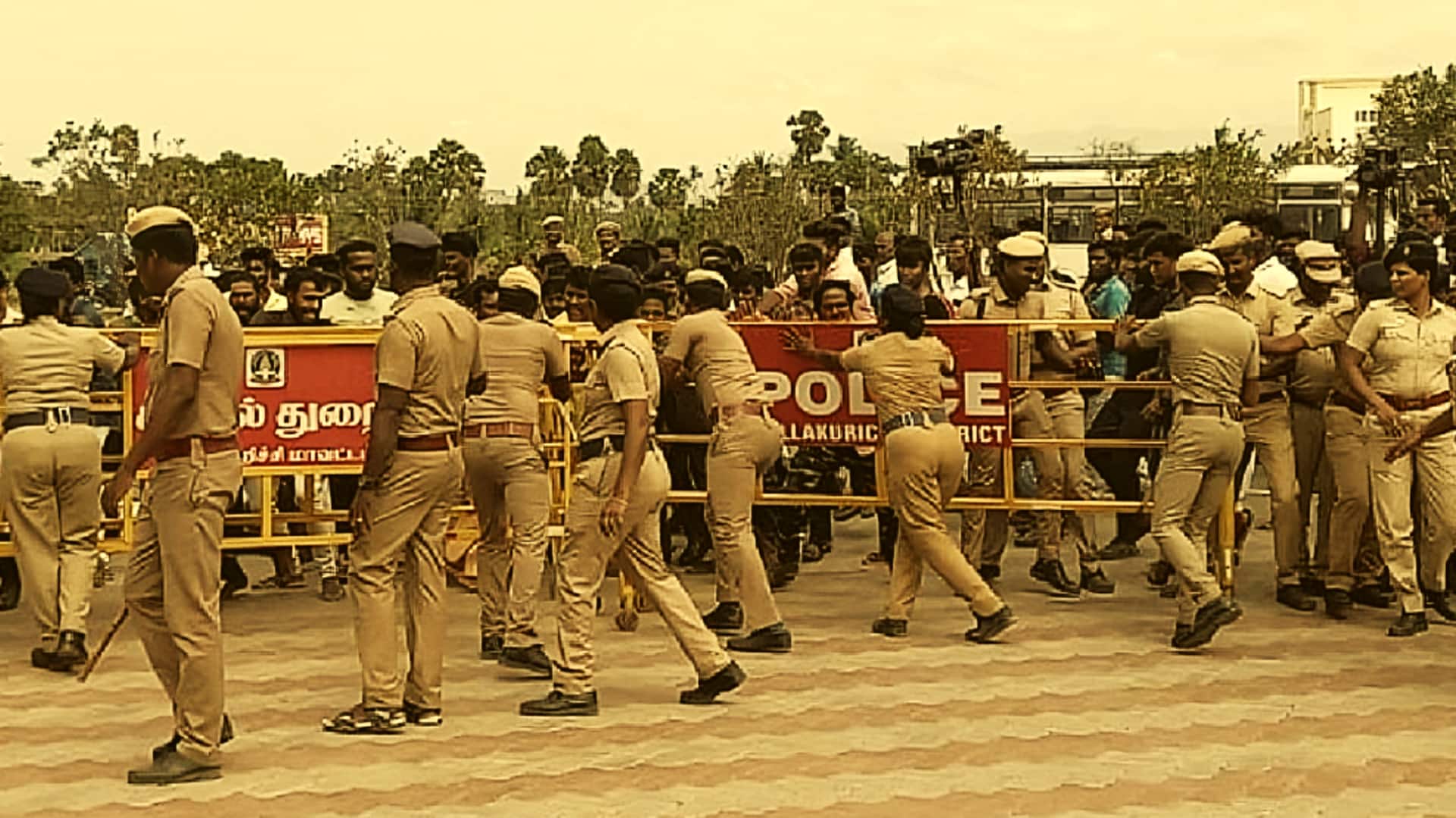 तमिलनाडु: सेलम में मंदिर में प्रवेश को लेकर 2 जाति समूह के बीच झड़प, दुकानें फूंकी