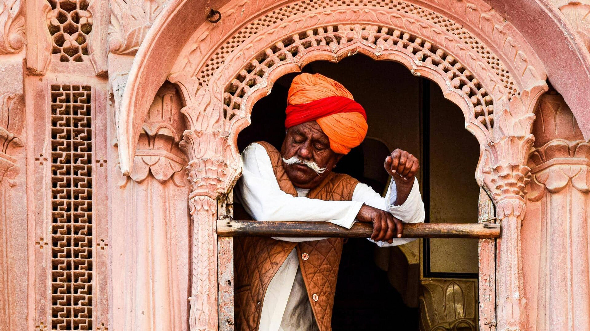 भारतीय शैली में खिड़कियों को आकर्षक बनाने के लिए आजमाएं ये 5 तरीके