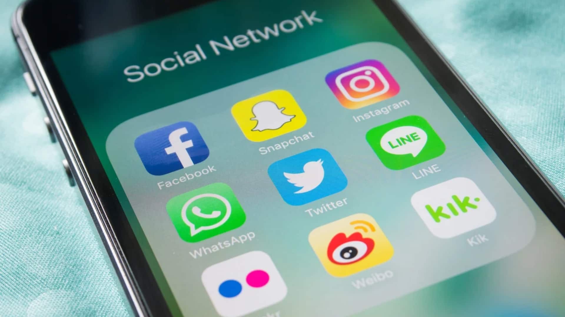 न्यूयॉर्क में सोशल मीडिया प्लेटफॉर्म्स पर लगाए नए प्रतिबंध, फीड में देनी होगी चेतावनी 