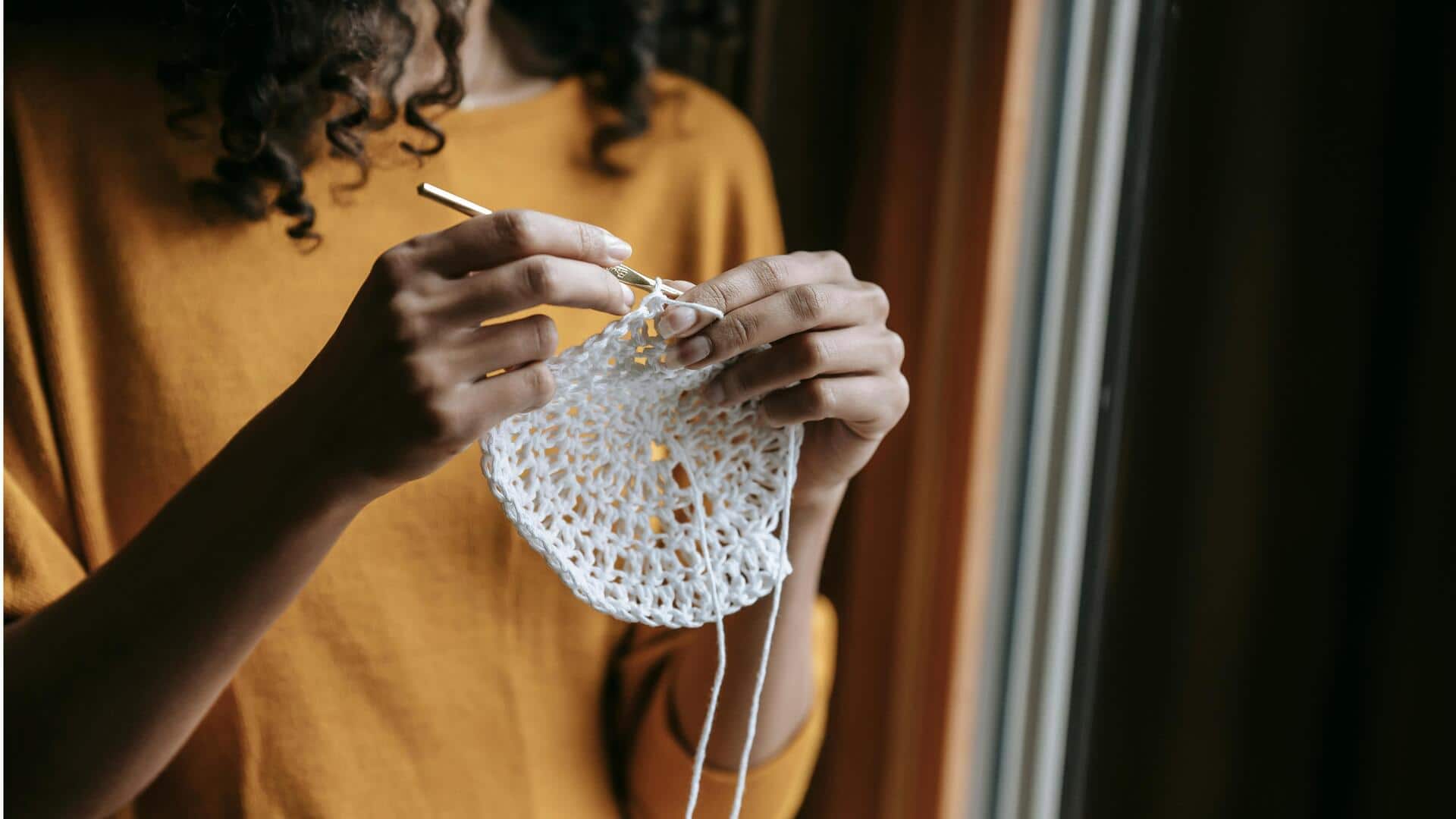 क्रोशे कला सीखने की सोच रहे हैं? पहले ये 5 चीजें जरूर खरीद लें