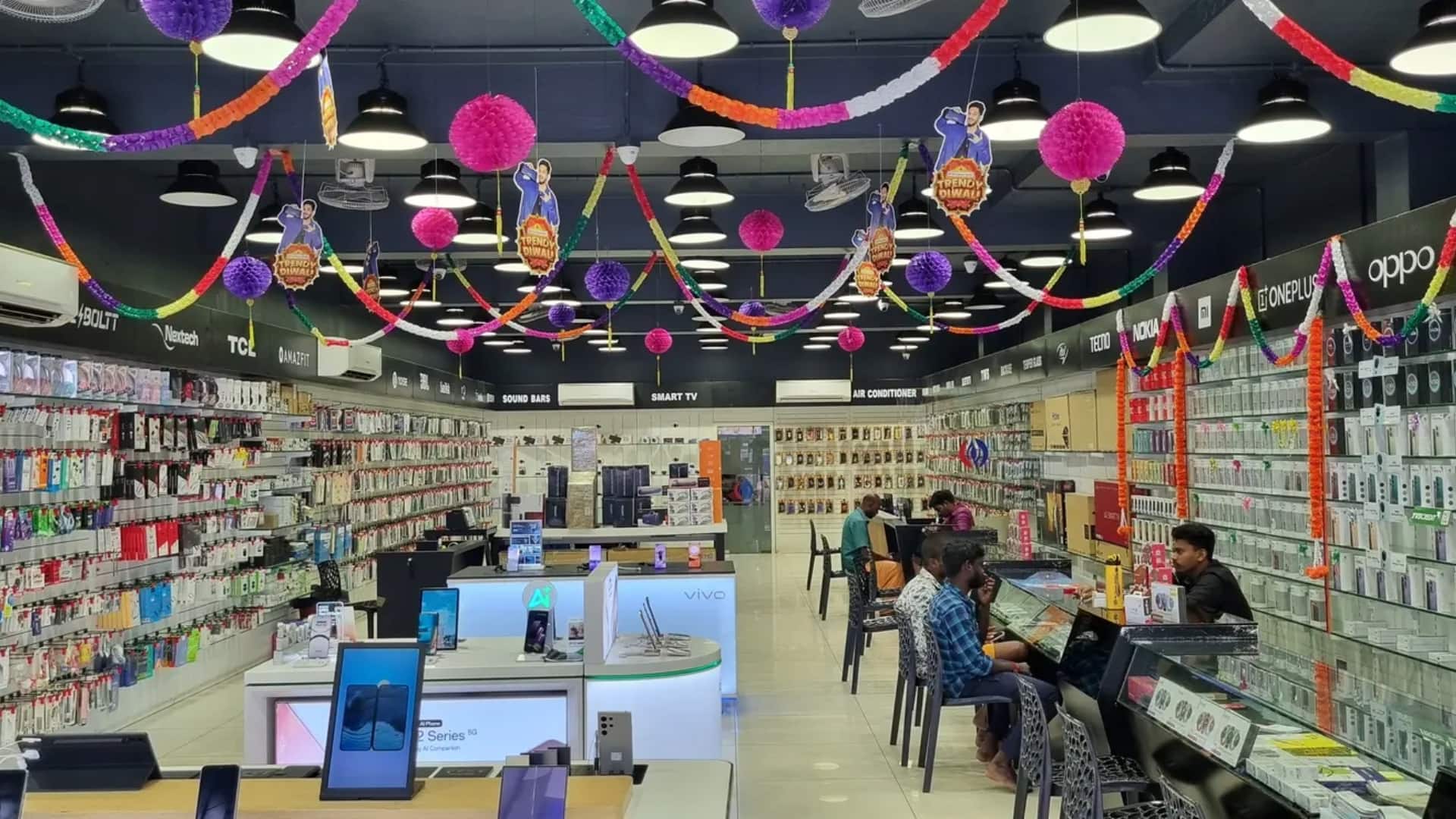 सरकार का स्मार्टफोन निर्माताओं के सोर्स कोड शेयर करने का प्रस्ताव, कंपनियों ने किया विरोध 