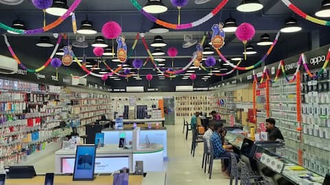 सरकार का स्मार्टफोन निर्माताओं के सोर्स कोड शेयर करने का प्रस्ताव, कंपनियों ने किया विरोध 