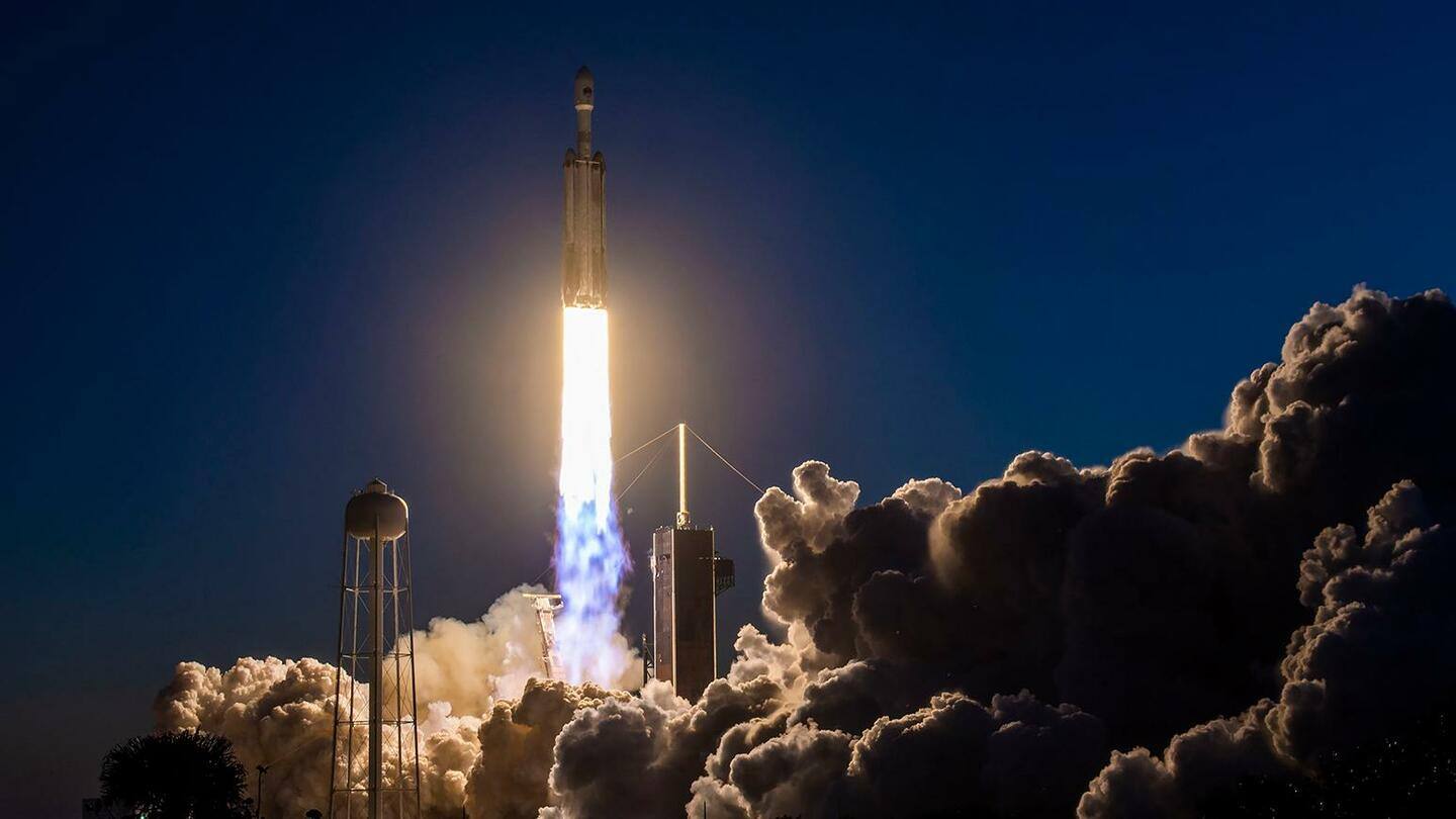 स्पेस-X ने अपने शक्तिशाली रॉकेट फाल्कन हेवी को किया लॉन्च, जानें क्या करेगा काम