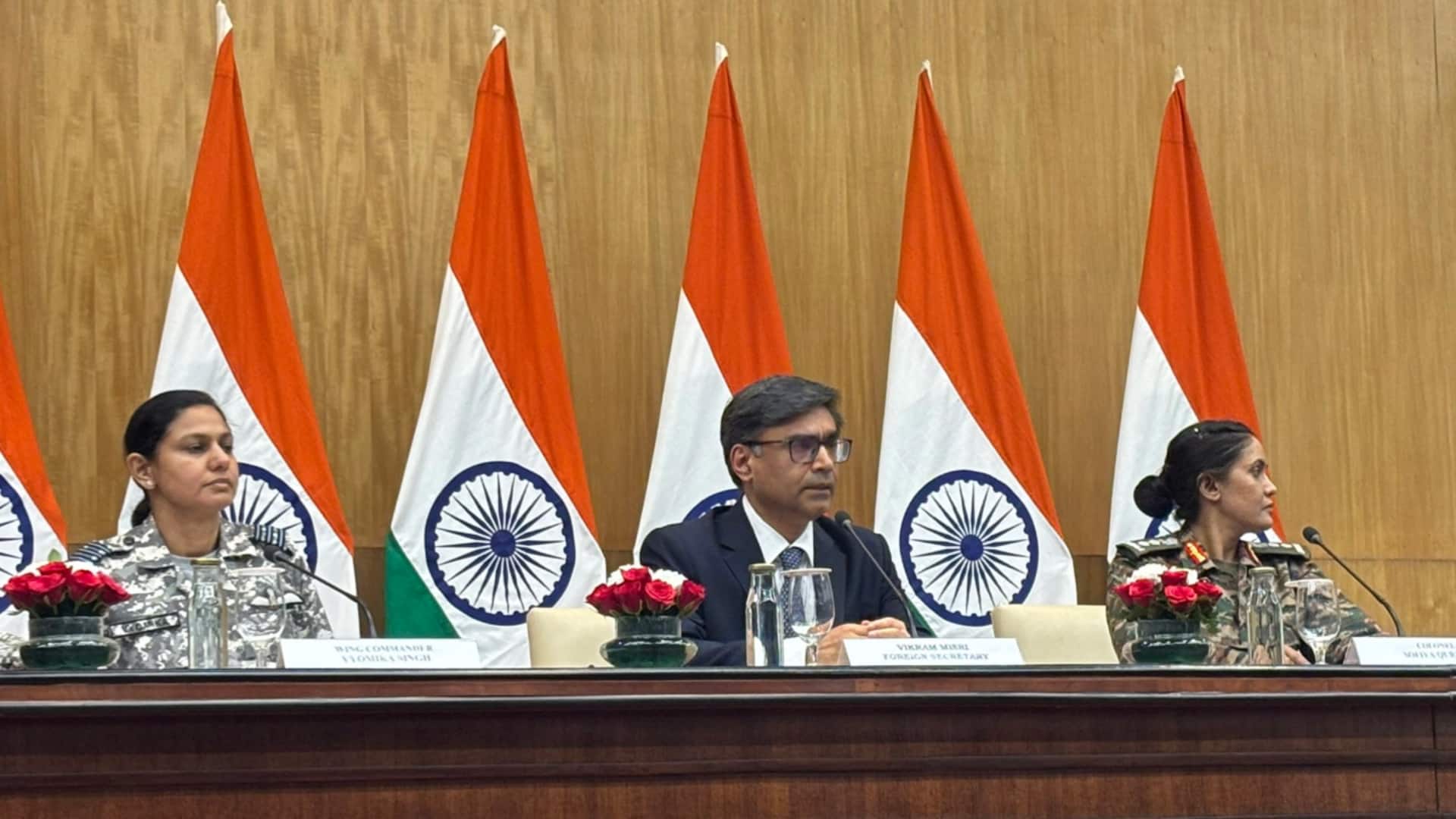 विदेश मंत्रालय बोला- पाकिस्तान आतंकवाद का गढ़, आतंकियों के जनाजे में सेना का क्या काम? विदेश मंत्रालय बोला- पाकिस्तान आतंकवाद का गढ़, आतंकियों के जनाजे में सेना का क्या काम?