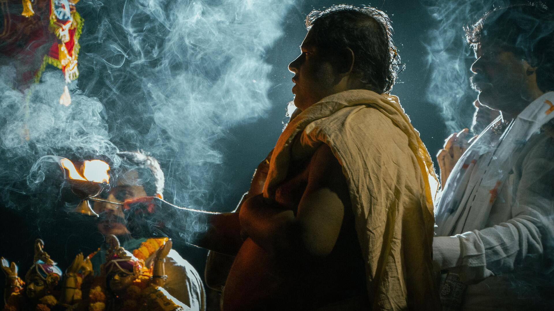 केरल: त्रिशूर के मंदिर में पुरोहित बनीं मां-बेटी, पुरुषों के वर्चस्व को दे रहीं चुनौती
