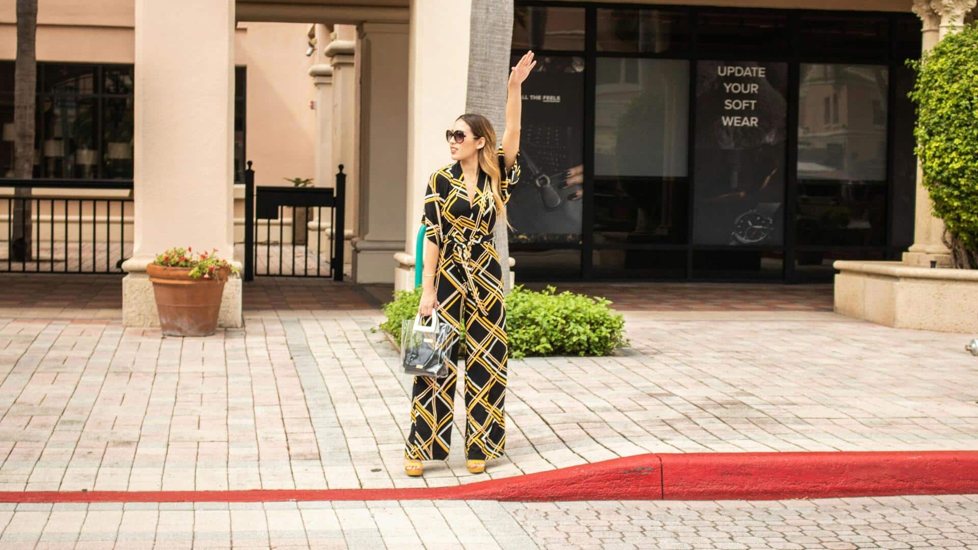 लिनन जंपसूट को स्टाइल करने के लिए अपनाएं ये 5 तरीके, लगेंगी बेहद खूबसूरत