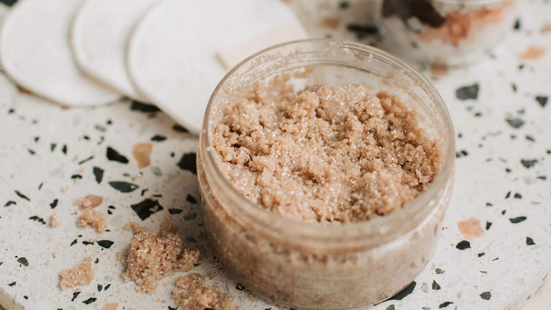 घर पर आसानी से तैयार किए जा सकते हैं त्वचा को निखारने वाले ये स्क्रब