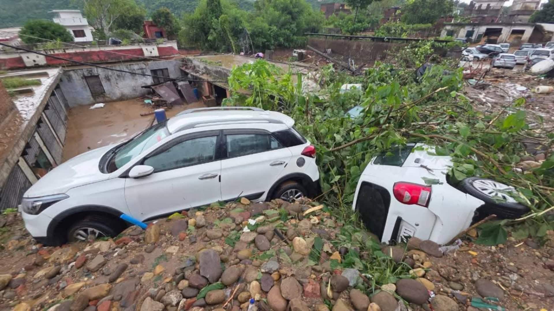 बारिश का कहर: पंजाब के 1,000 गांवों में बाढ़, उत्तराखंड में पुल बहा बारिश का कहर: पंजाब के 1,000 गांवों में बाढ़, उत्तराखंड में पुल बहा
