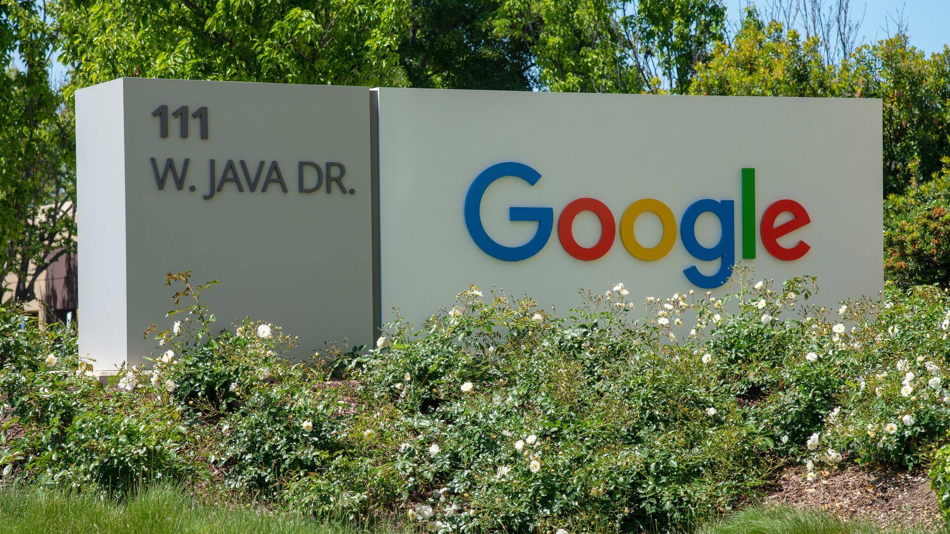 गूगल के कर्मचारियों ने छंटनी को लेकर लंदन में किया वॉकआउट
