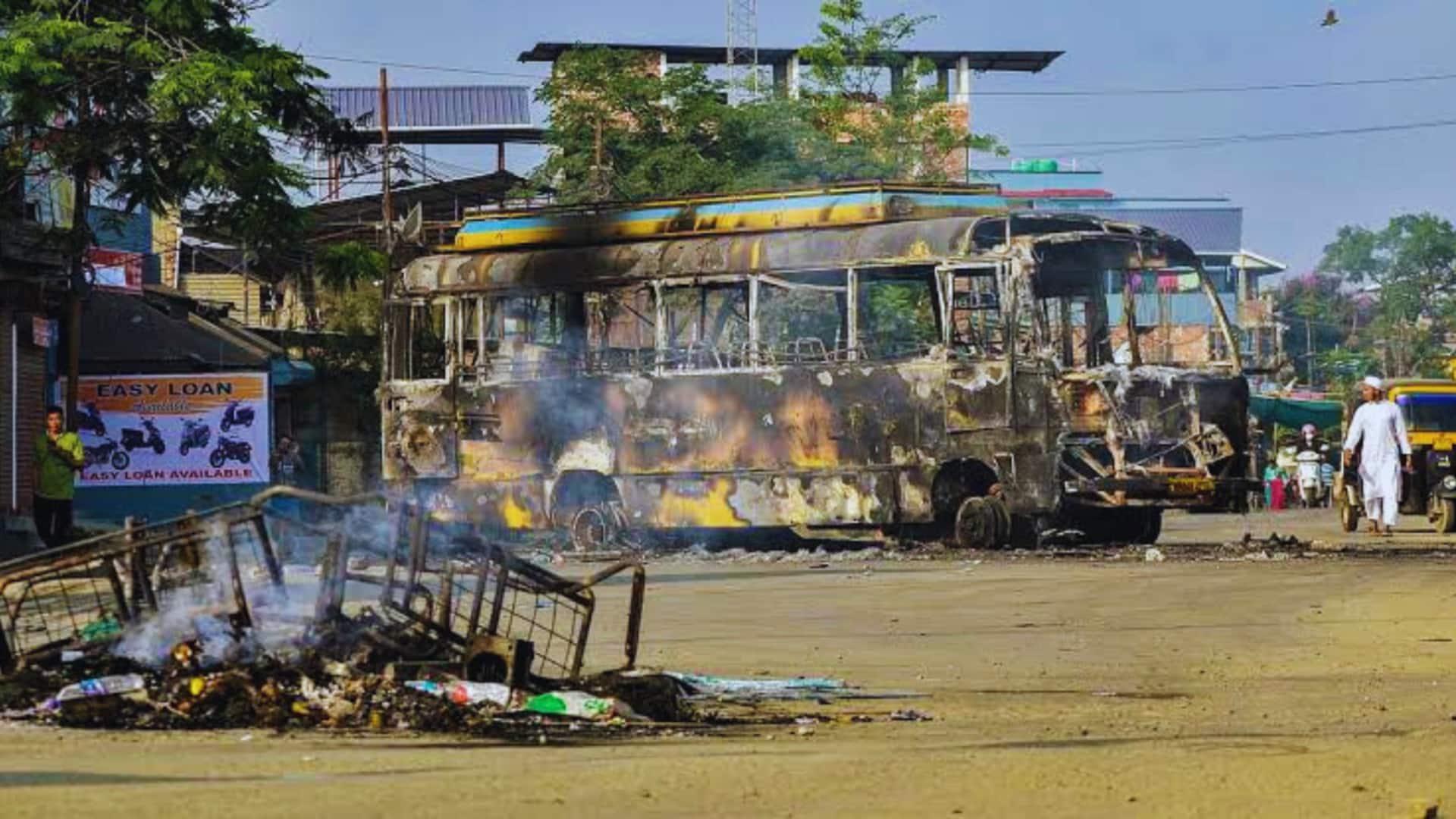 मणिपुर में भीड़ ने सरकारी कार्यालय जलाने की कोशिश की, पूर्व मुख्यमंत्री बीरेन सिंह दिल्ली रवाना