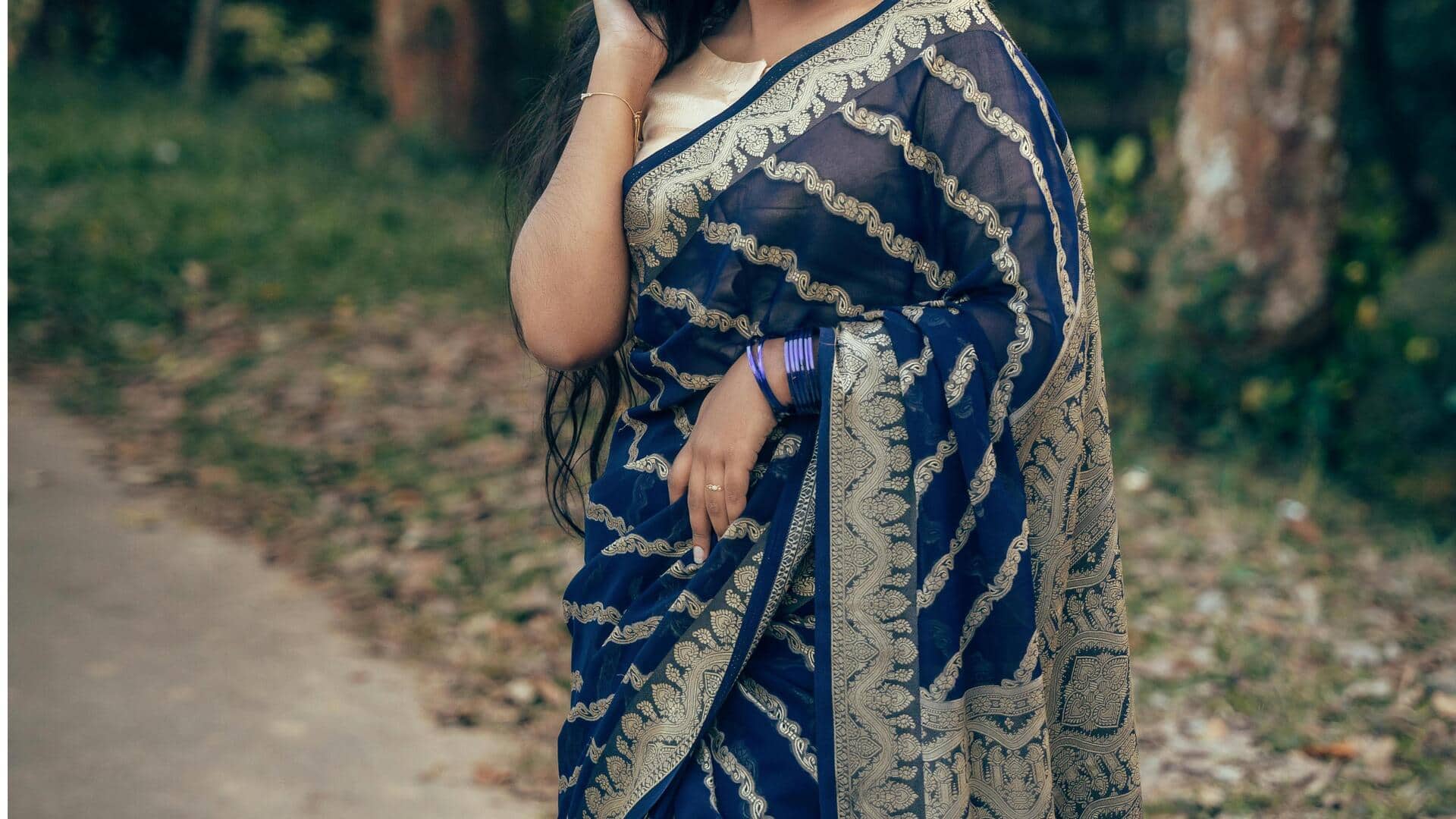 गर्मियों के लिए खरीदने वाली हैं साड़ी? इन 5 बातों का रखें खास ध्यान