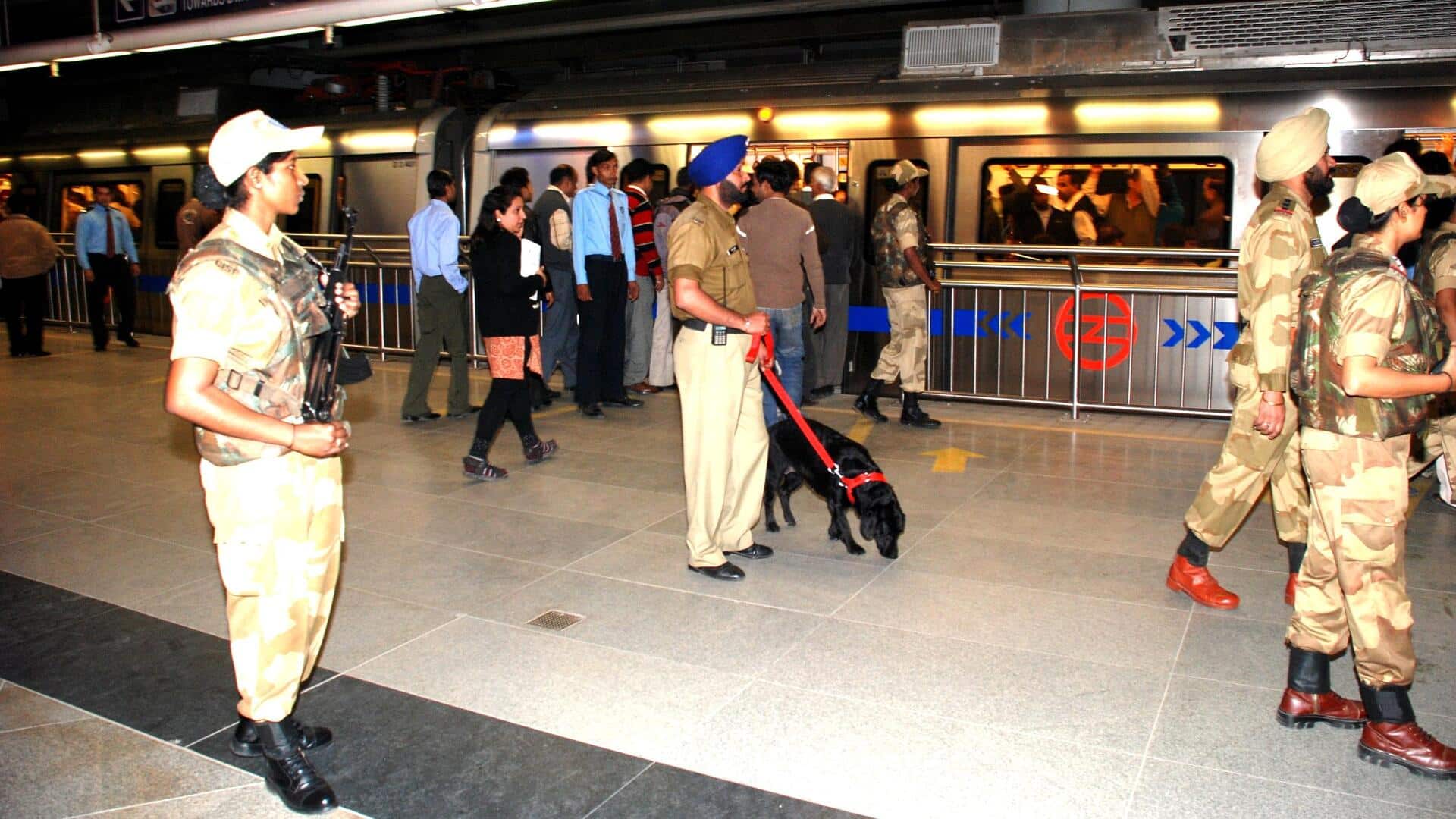 जामा मस्जिद मेट्रो स्टेशन पर मलेशियाई युवक के पास मिला संदिग्ध पदार्थ, CISF ने दौड़ाकर पकड़ा