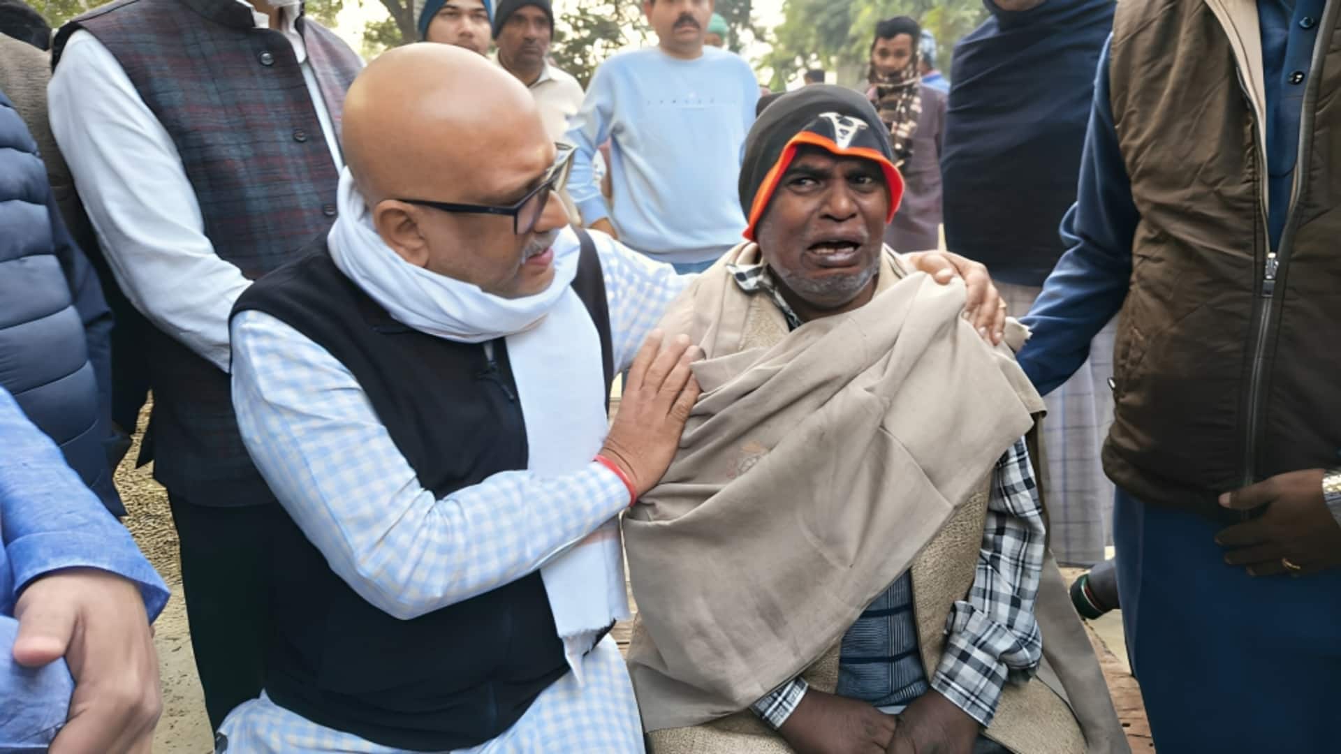 गोंडा में जहर खाने वाले BLO के परिजन का दावा- OBC वोट काटने का दबाव था