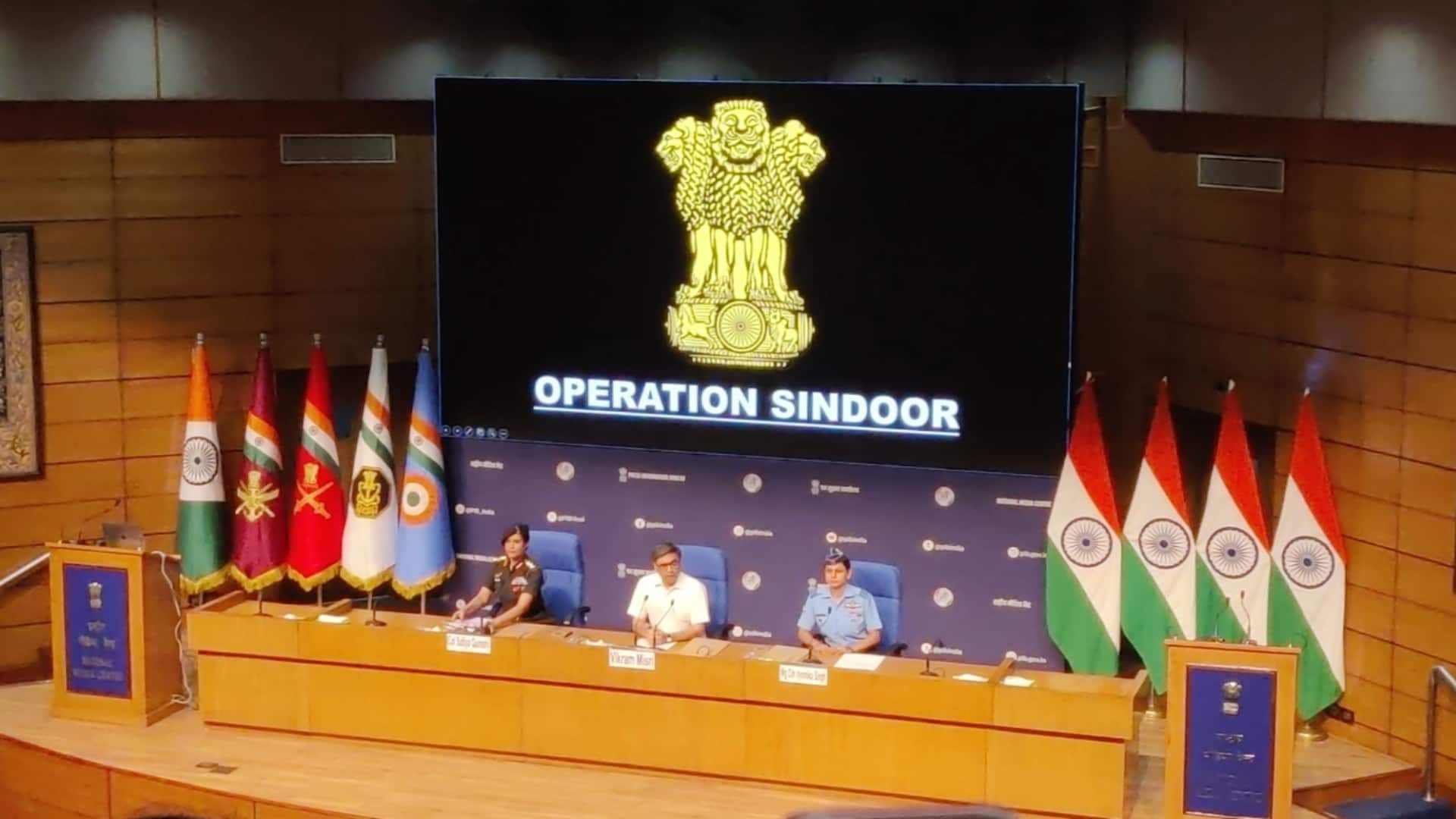 'ऑपरेशन सिंदूर' पर प्रेस कॉन्फ्रेंस: महिला सैन्य अफसरों ने बताई एक-एक मिनट की पूरी कहानी 'ऑपरेशन सिंदूर' पर प्रेस कॉन्फ्रेंस: महिला सैन्य अफसरों ने बताई एक-एक मिनट की पूरी कहानी