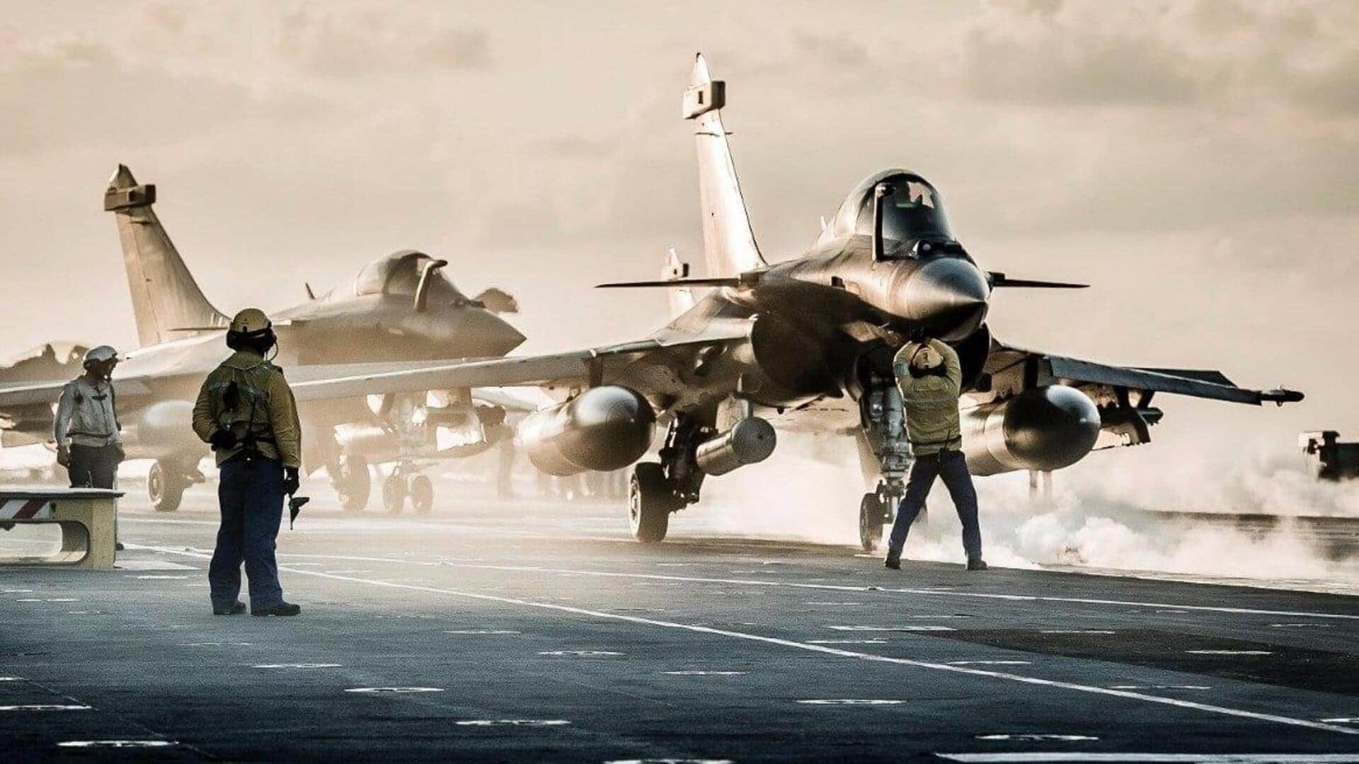 #NewsBytesExplainer: फ्रांस से राफेल M लड़ाकू विमान खरीदेगा भारत, जानें इससे जुड़ी अहम बातें और खासियत