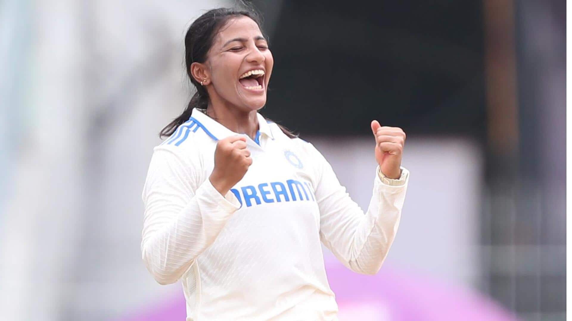 स्नेह राणा टेस्ट मैच में कुल 10 विकेट लेने वाली पहली भारतीय महिला स्पिनर बनीं