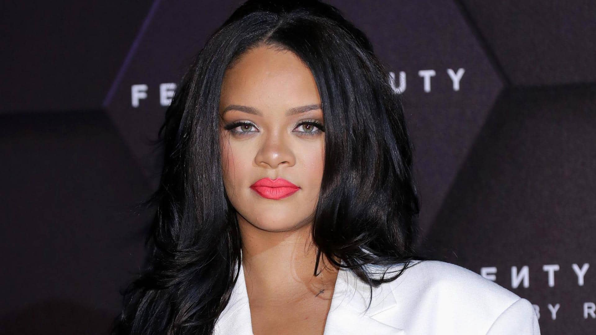 पॉप गायिका रिहाना के लॉस एंजिल्स वाले घर पर गोलीबारी, एक महिला गिरफ्तार