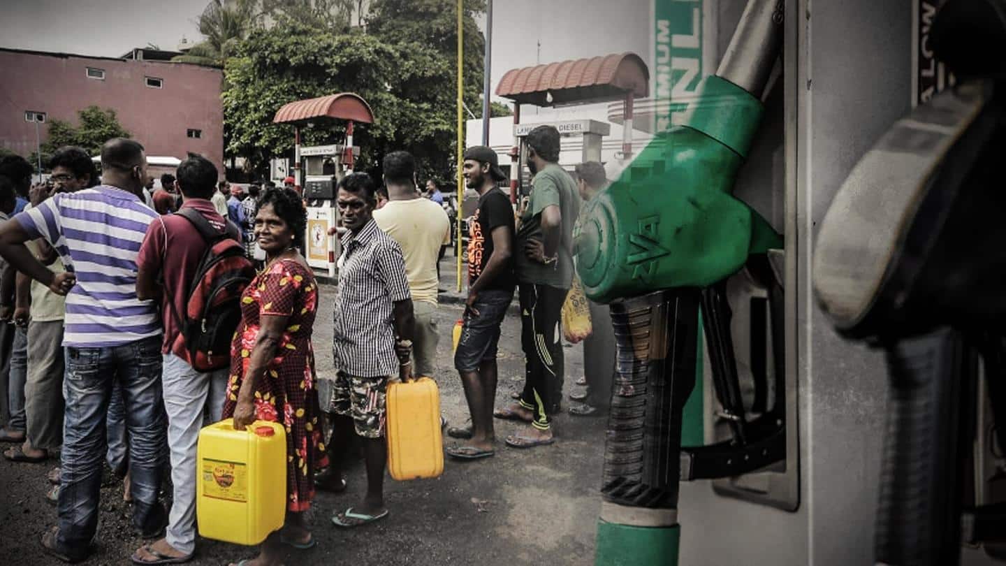 आर्थिक संकट: हिंसा और हंगामे के बाद श्रीलंका में पेट्रोल स्टेशनों पर तैनात की गई सेना