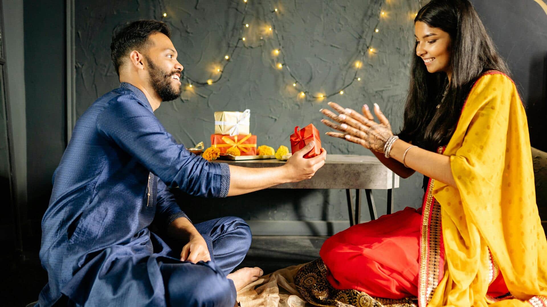 दिवाली के लिए चुनें ये 5 अनोखे गिफ्ट, त्योहार को बनाएंगे खास