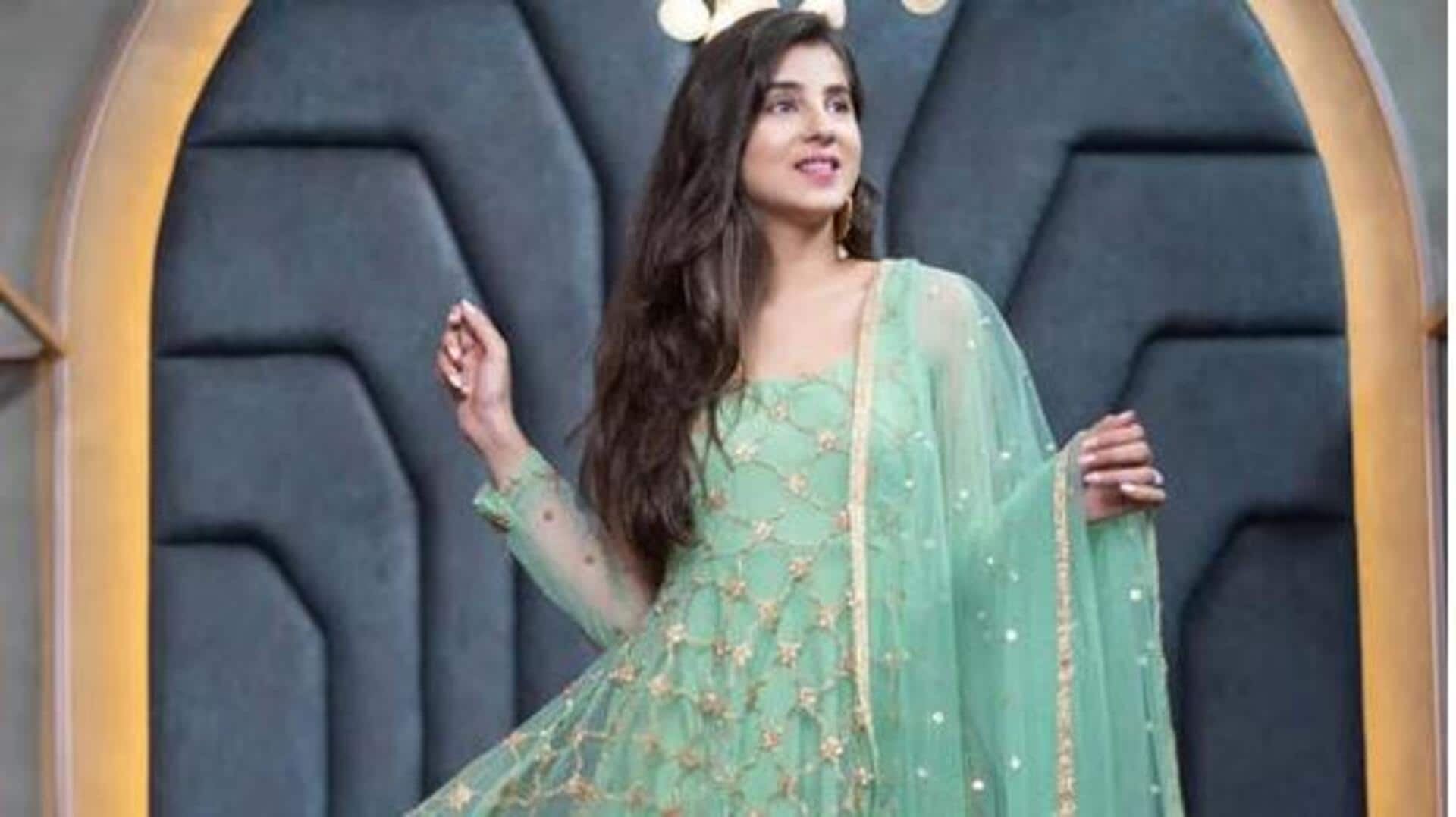 त्योहारों पर अनारकली सूट में लगेंगी झक्कास, ऐसे करें इस परिधान को स्टाइल त्योहारों पर अनारकली सूट में लगेंगी झक्कास, ऐसे करें इस परिधान को स्टाइल