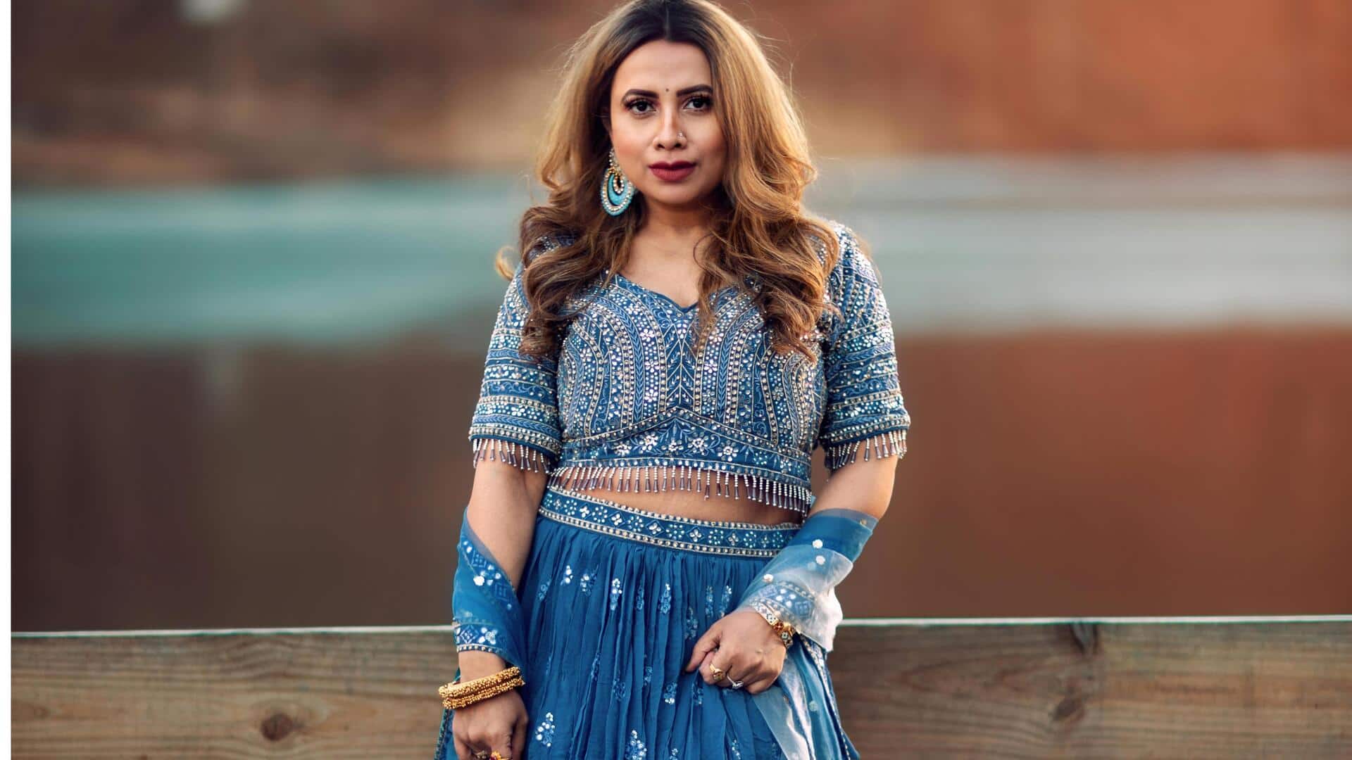 नीले लहंगे को स्टाइल करने के लिए अपनाएं ये 5 आसान तरीके, लगेंगी बेहद खूबसूरत नीले लहंगे को स्टाइल करने के लिए अपनाएं ये 5 आसान तरीके, लगेंगी बेहद खूबसूरत