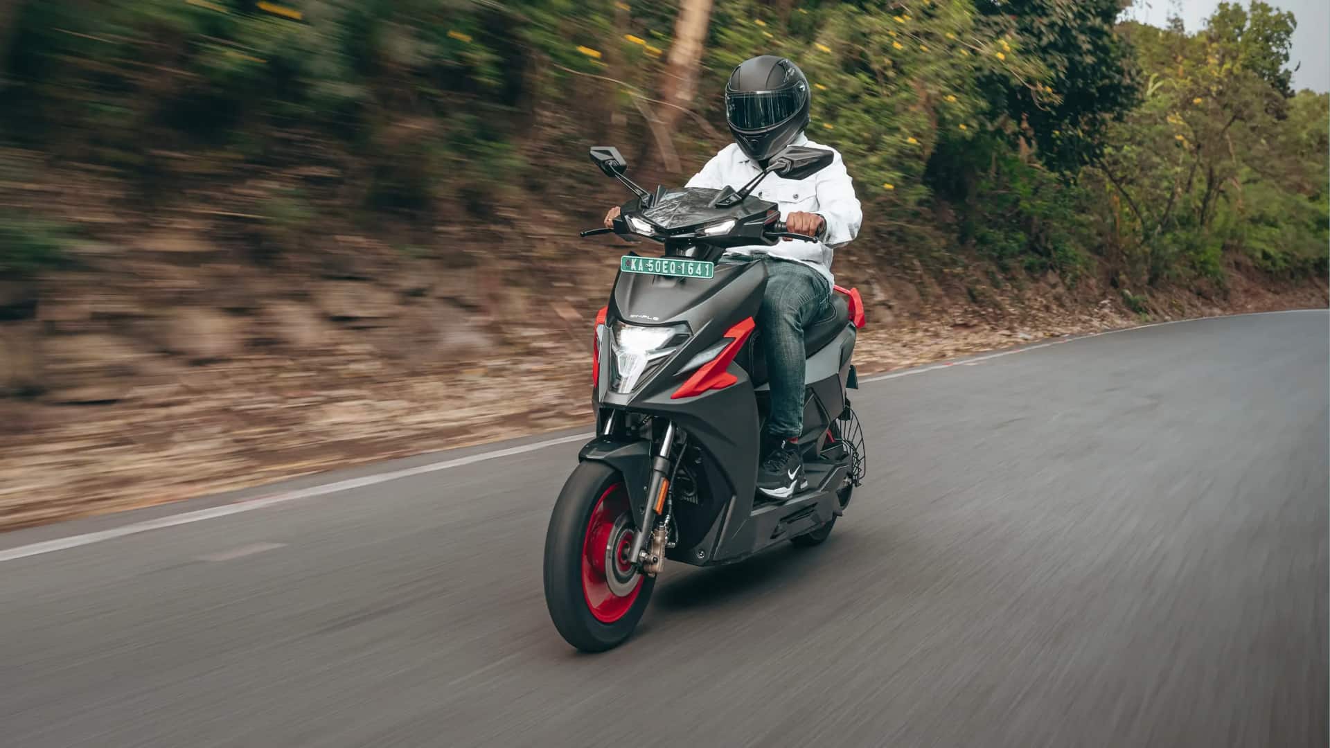 क्या आपका इलेक्ट्रिक स्कूटर बीच रास्ते में दे जाता है धोखा? ऐसे बढ़ाएं रेंज 