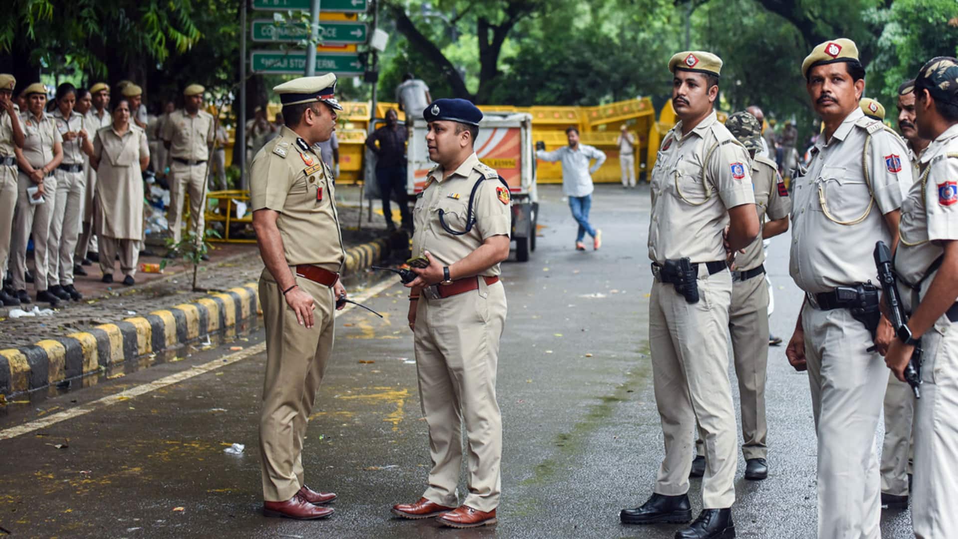 वायुसेना का विंग कमांडर हनी ट्रैप में फंसा, संवेदनशील जानकारी लीक करने के आरोप में गिरफ्तार